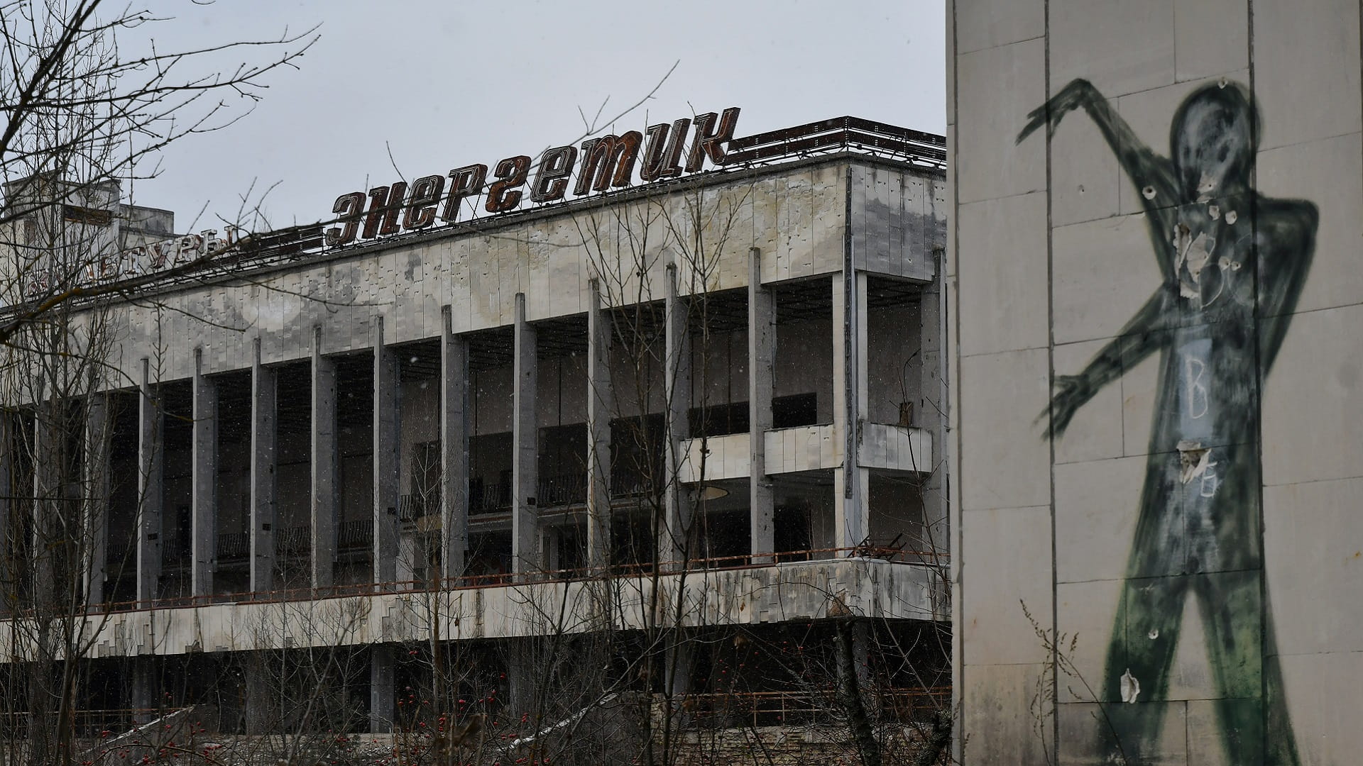 Image for the title: Ukraine warns of radiation after Chernobyl seized by Russians 