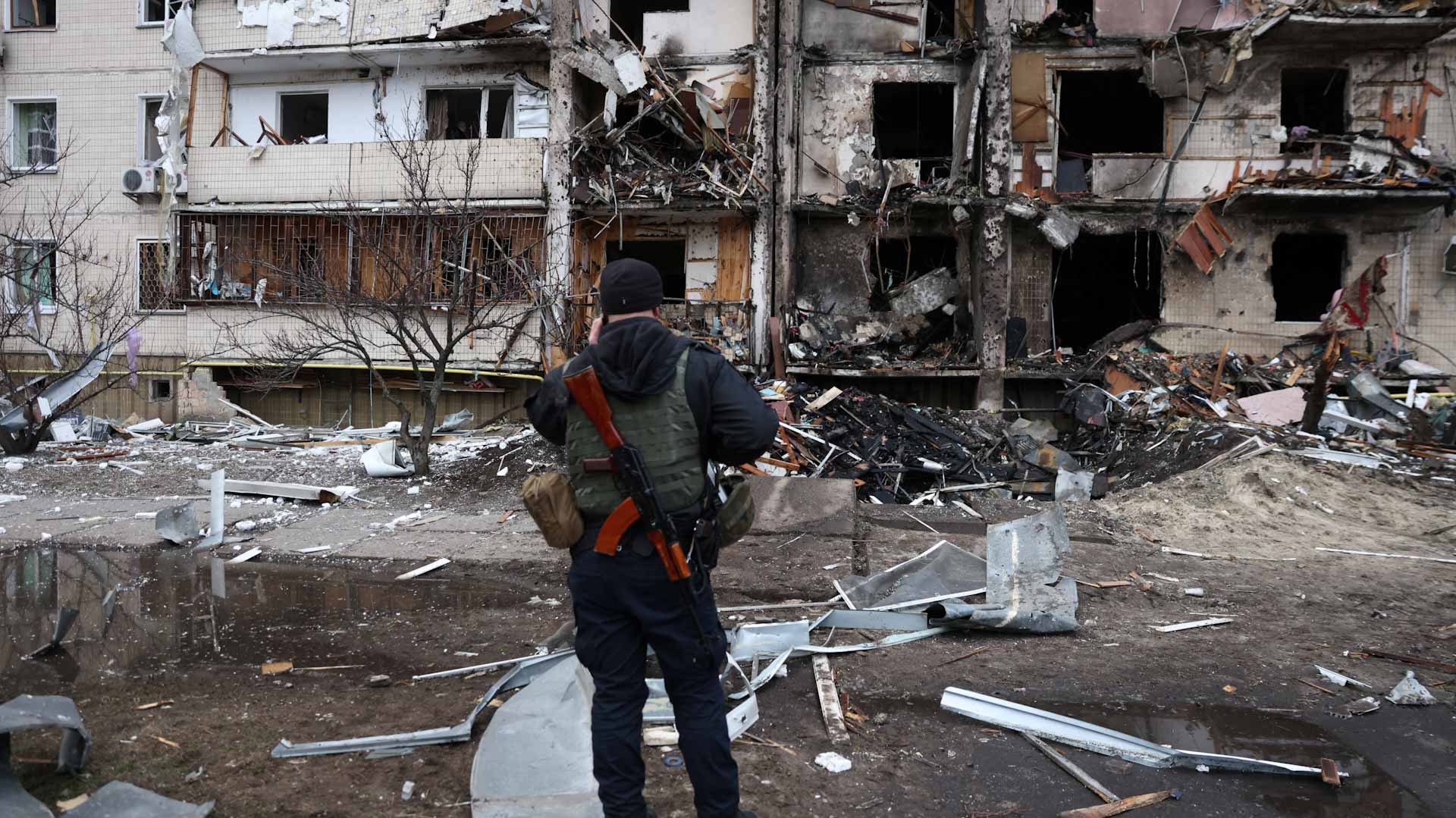 صورة بعنوان: كييف تطالب المواطنين بالبقاء في منازلهم لتجنب عمليات عسكرية نشيطة 
