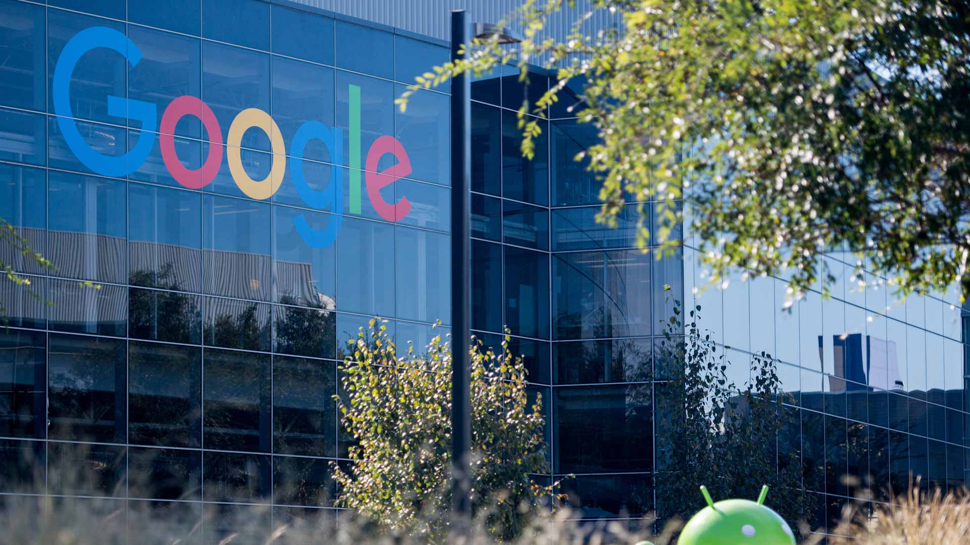Image for the title: Google temporarily disables its Maps live traffic data in Ukraine 