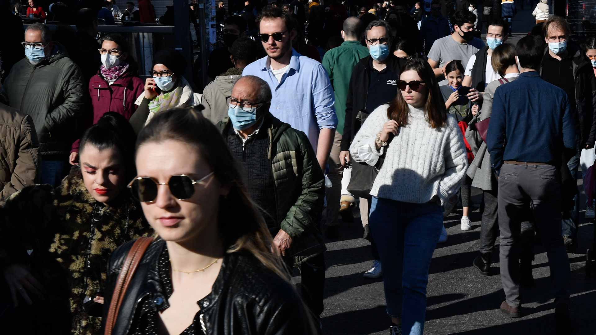 صورة بعنوان: وزير الصحة البريطاني يدعو إلى "التعايش" مع كورونا  