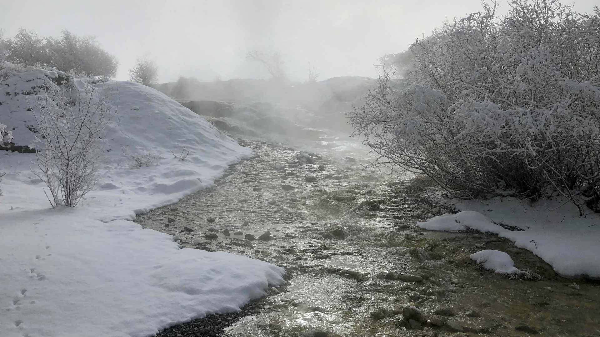 Image for the title: Afghanistan's blue mountain lakes deserted as tourists stay away 