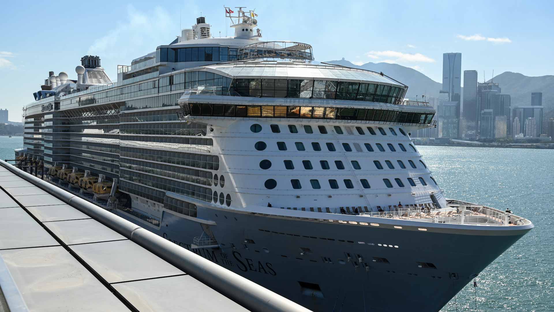 Image for the title: HK hunts COVID patient's contacts, orders cruise back to port 