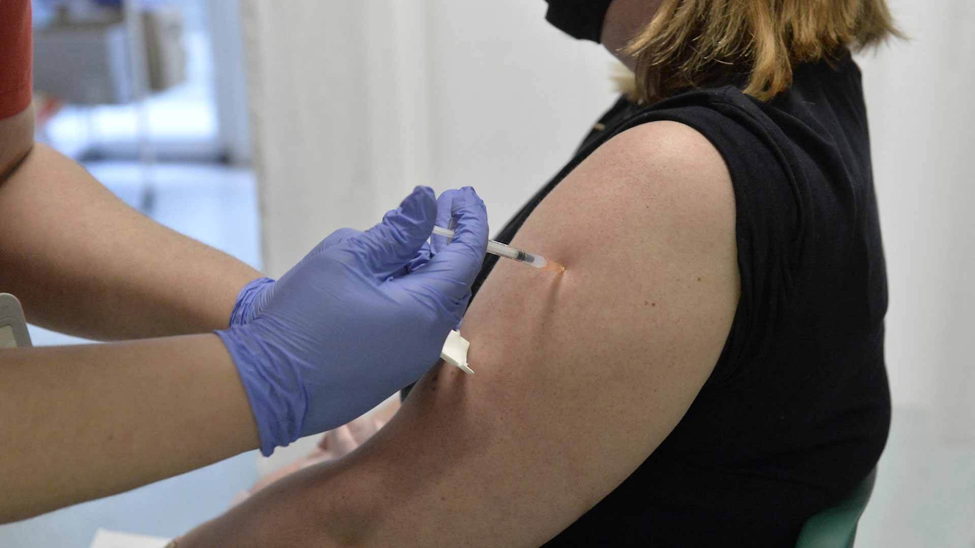 Image for the title: Hungary to offer fourth virus jab as Omicron spreads 