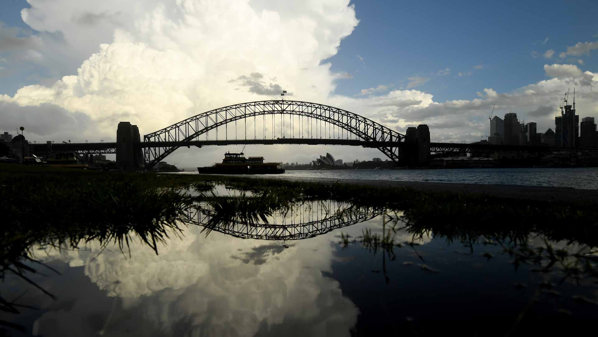 Image for the title: Australian town hits record high temperature of 50.7C 