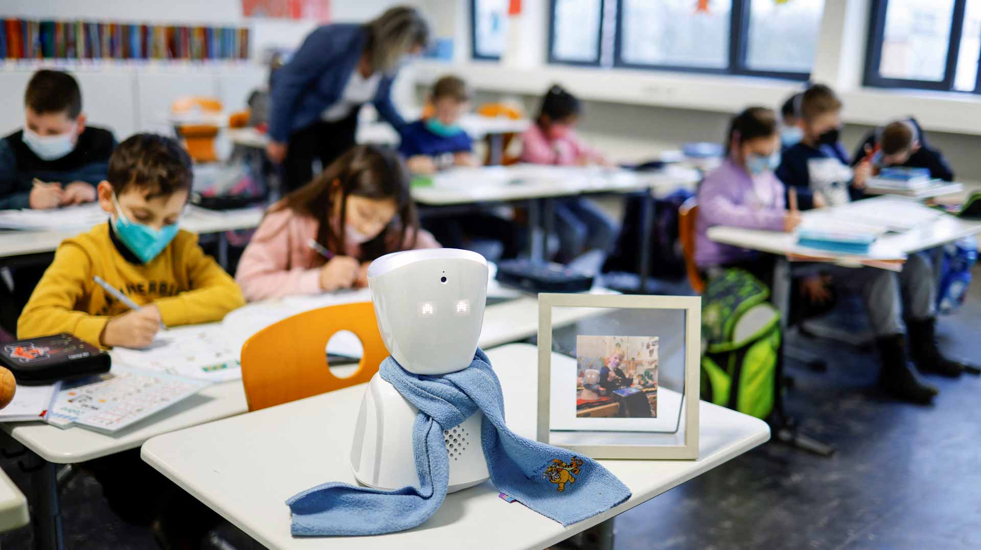 Image for the title: Avatar robot goes to school for ill German boy 