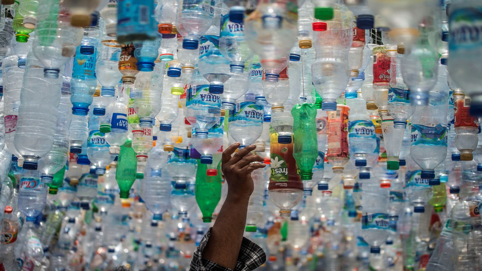 Image for the title: Big brands call for global pact to cut plastic production 