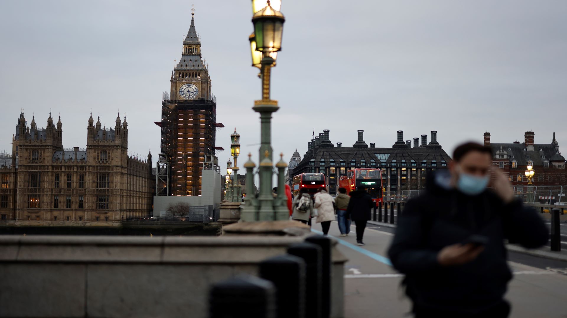 Image for the title: London financial vacancies jump 40% from pre-pandemic level 