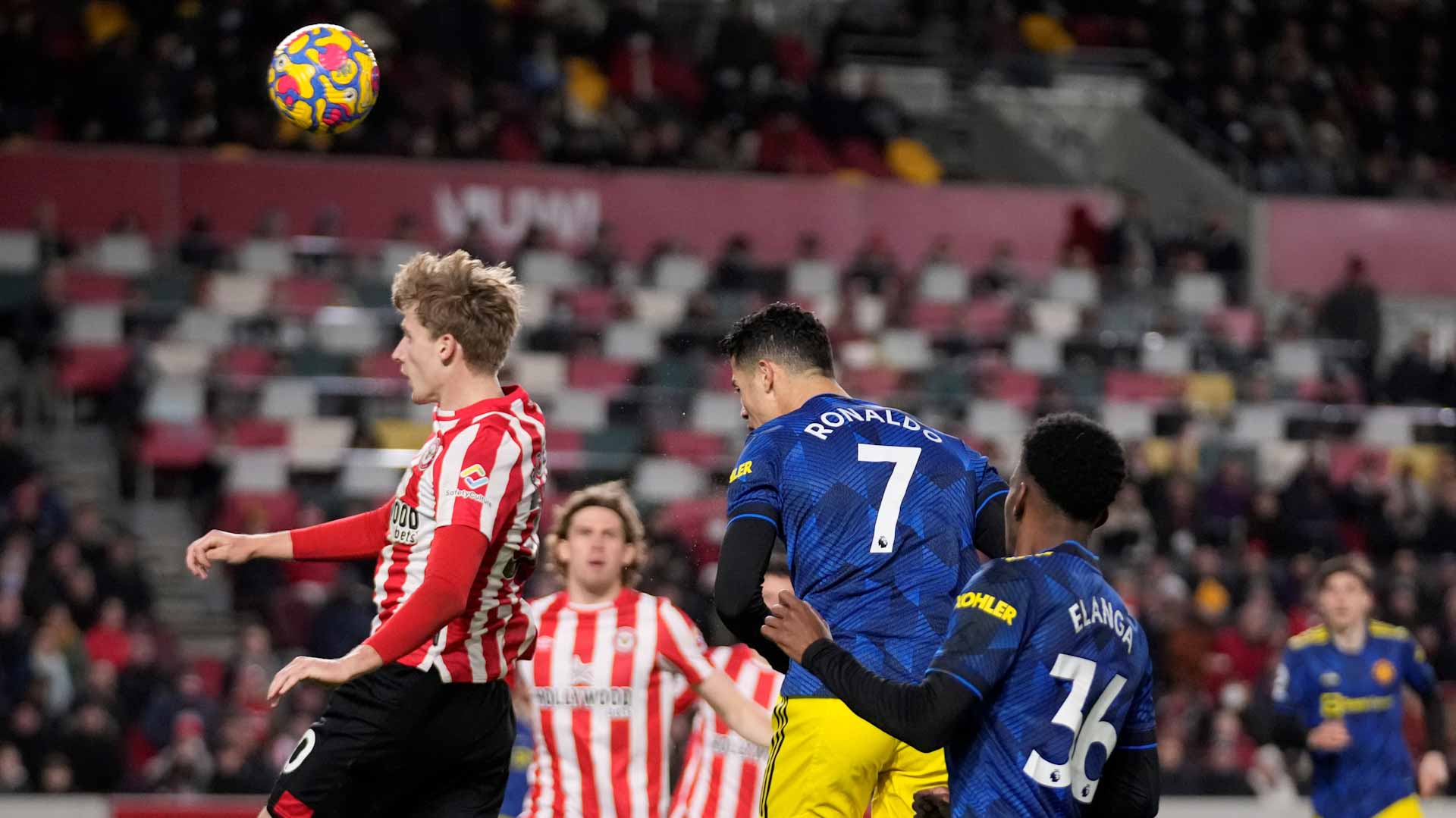 صورة بعنوان: مانشستر يونايتد يستعيد نغمة الانتصارات في الدوري الإنجليزي 