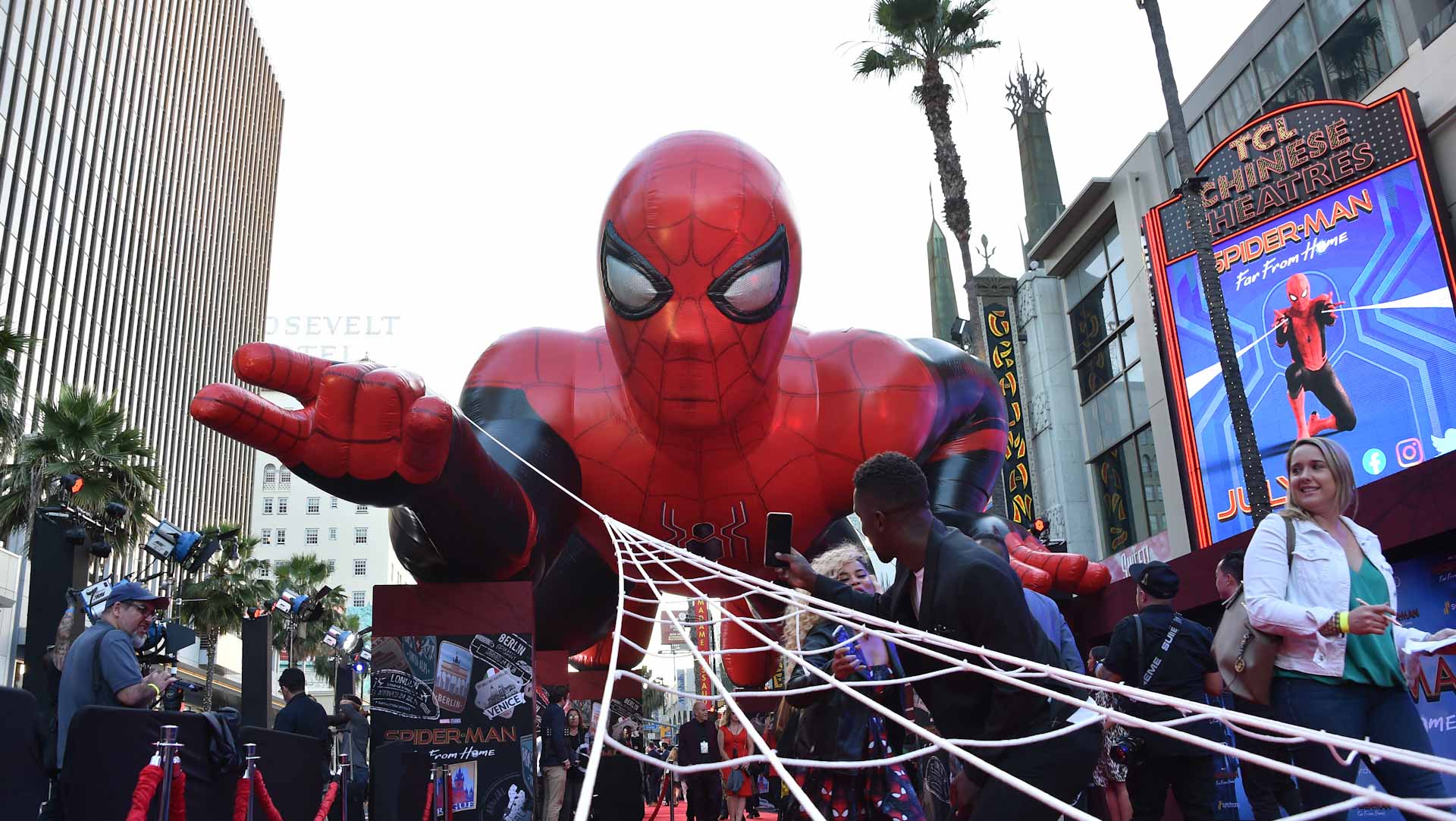 Image for the title: 'Spider-Man' swings into sixth place on all-time box office list 