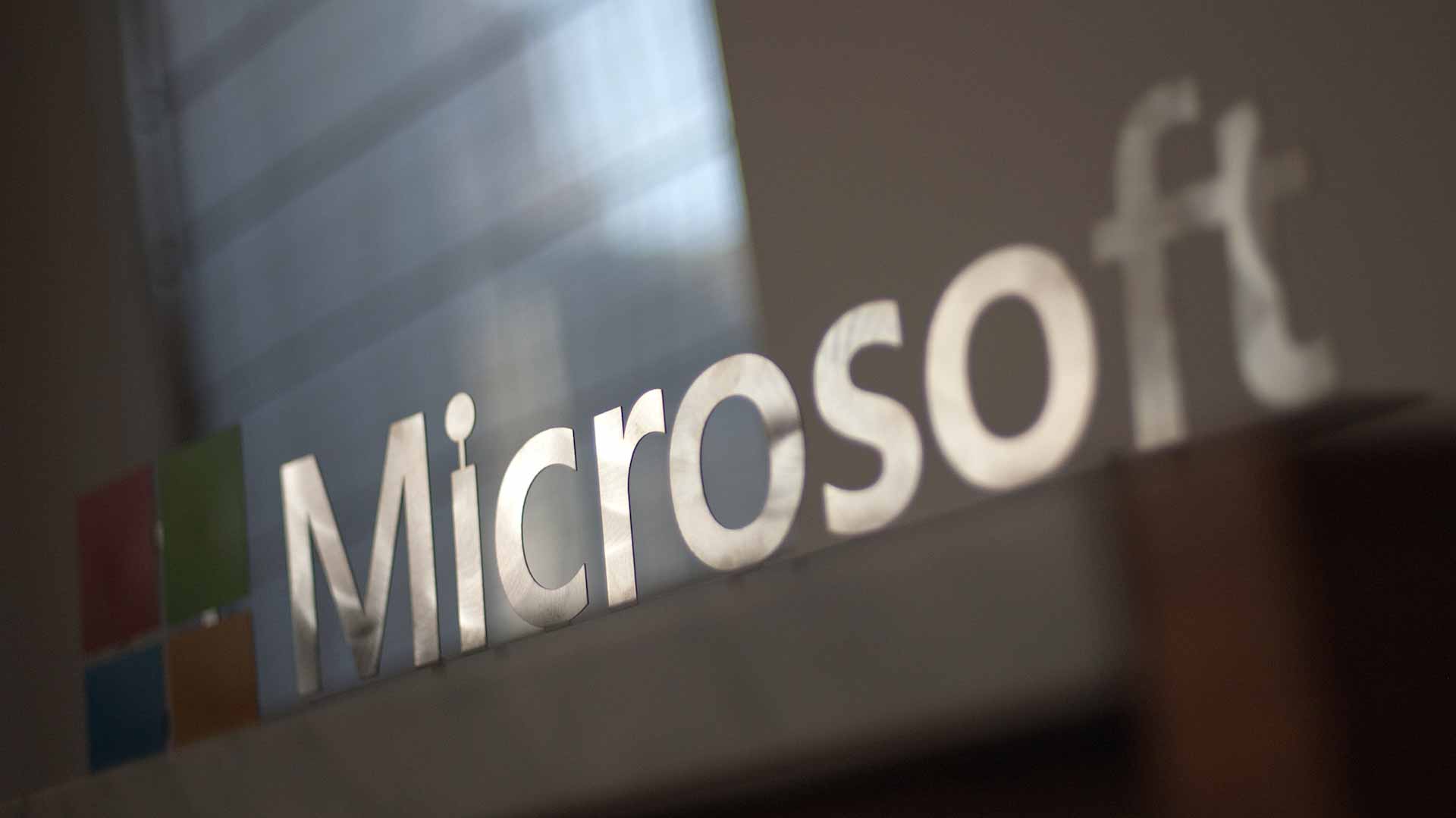 Image for the title: Microsoft sees strong earnings on cloud computing 