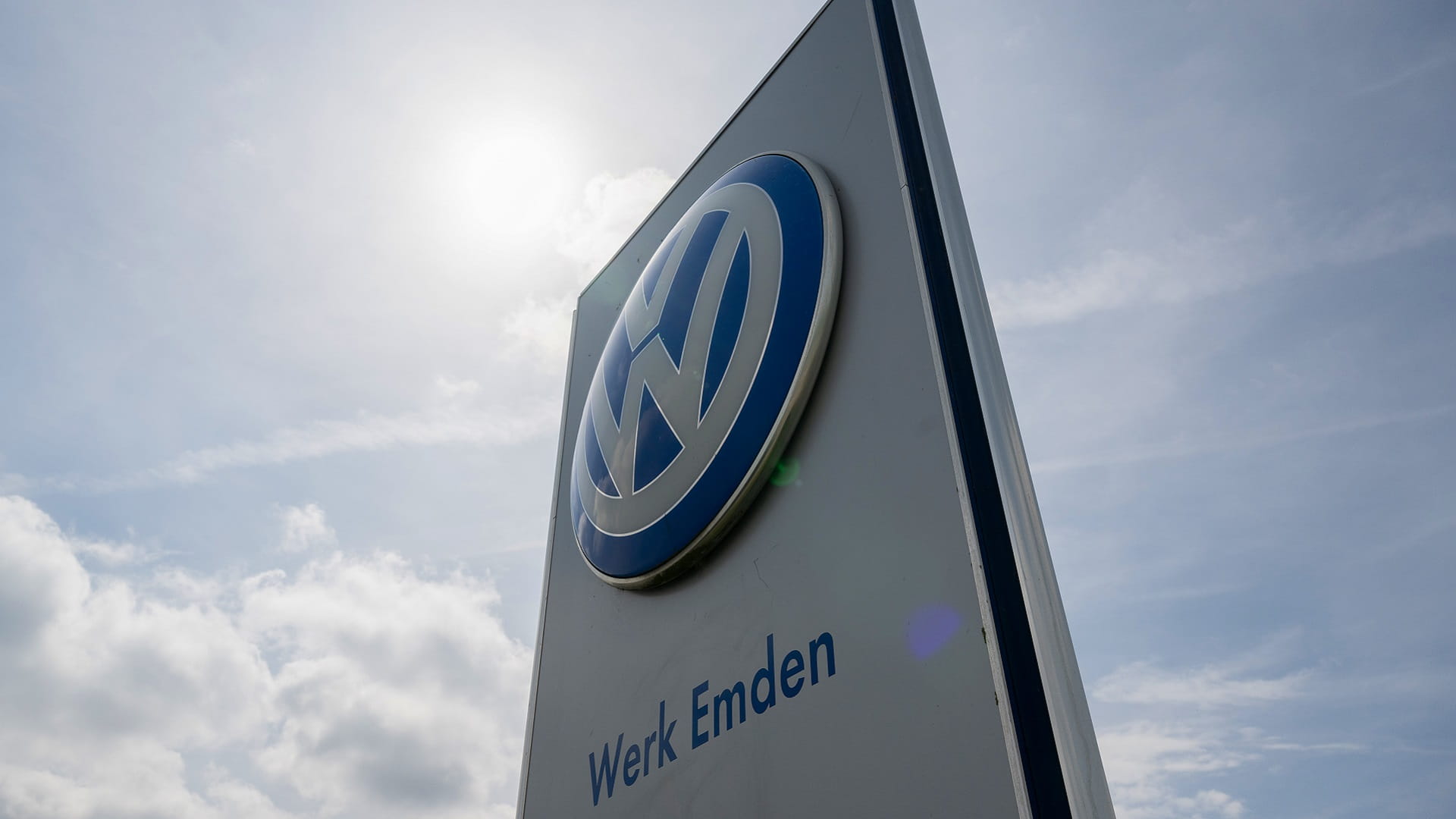 Image for the title: Volkswagen-led consortium takes control of Europcar 