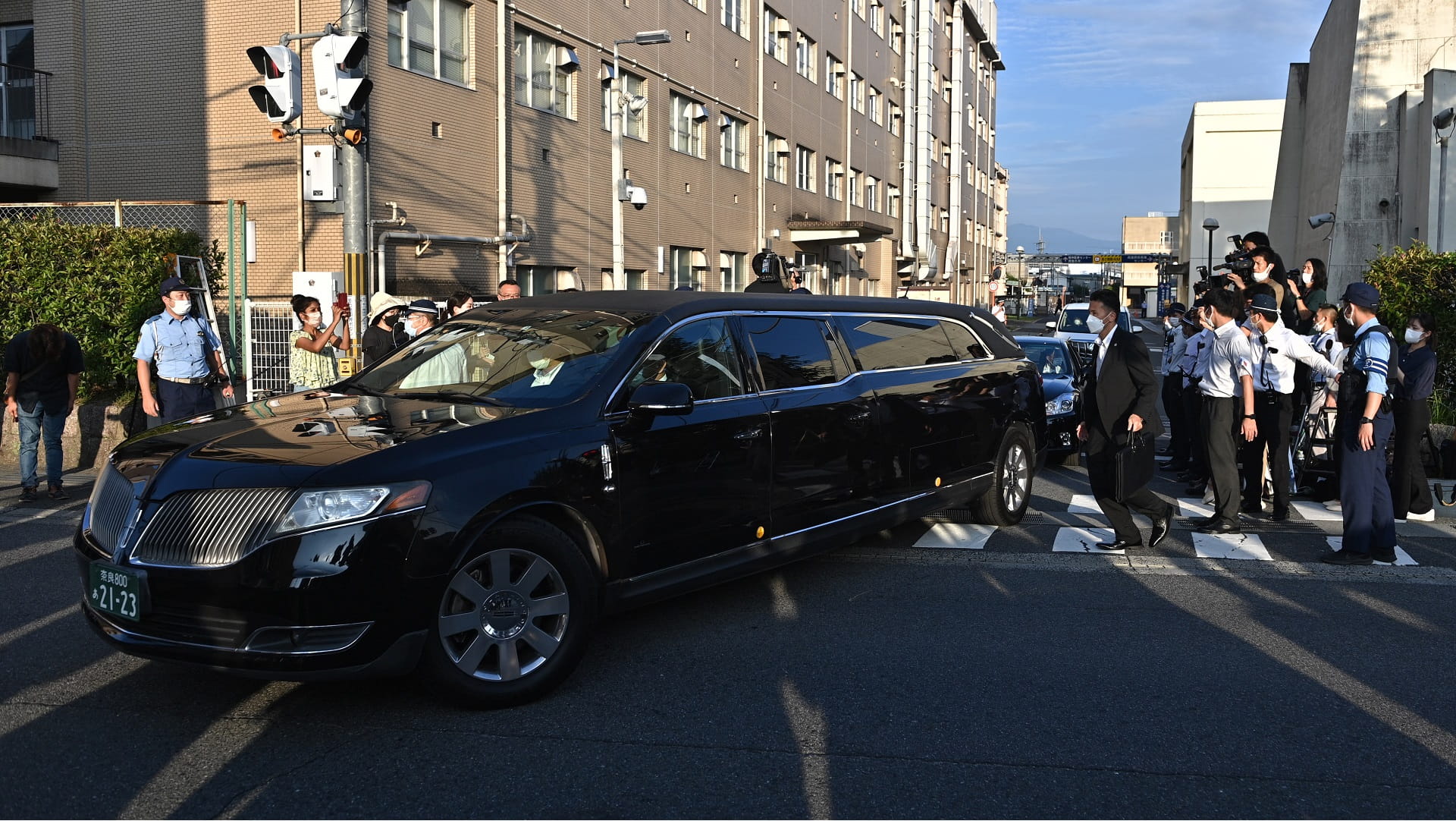 Image for the title: Japan mourns as body of assassinated ex-PM Abe arrives in Tokyo 