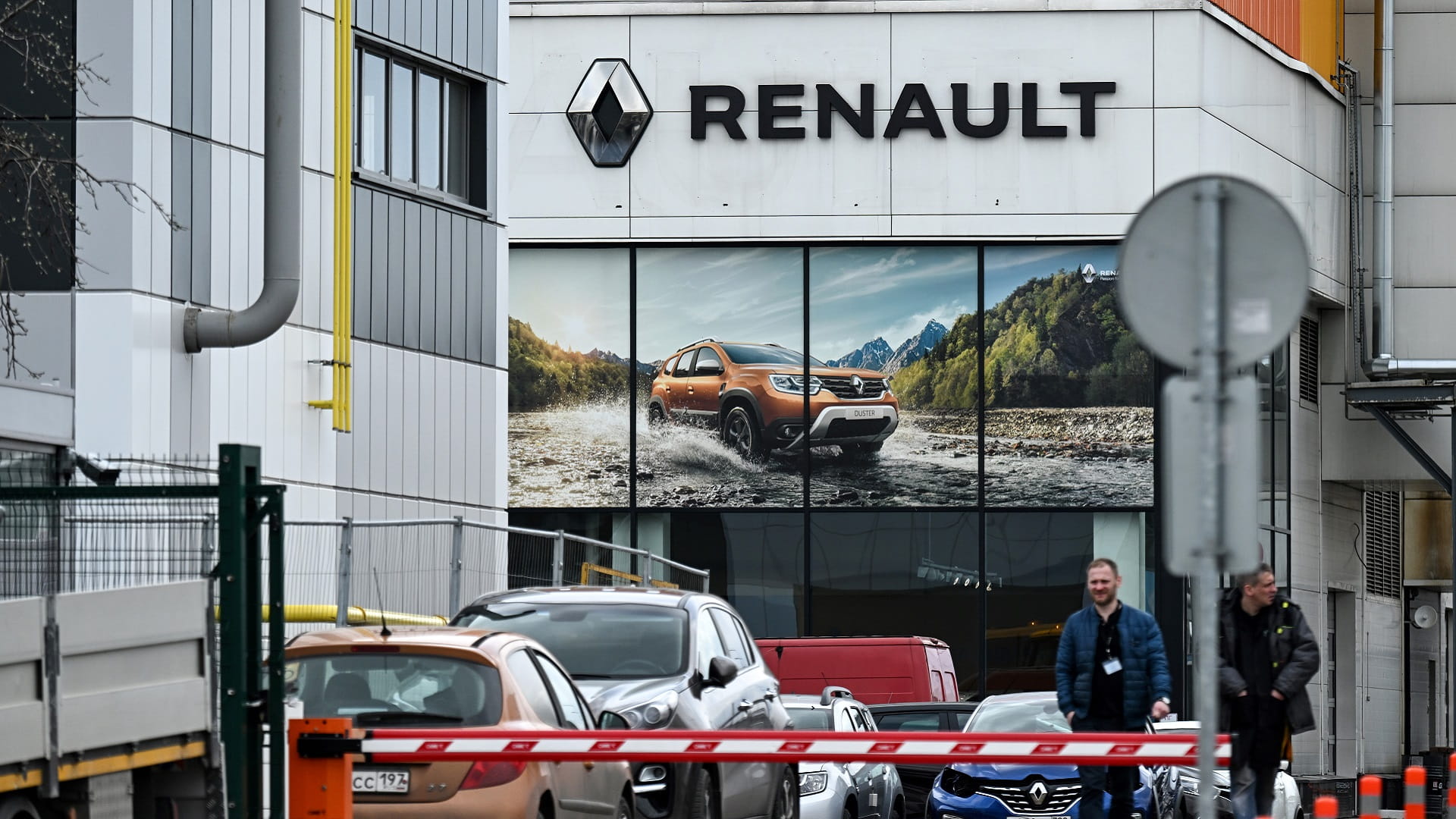 Image for the title: Microchip shortages hit Renault sales 