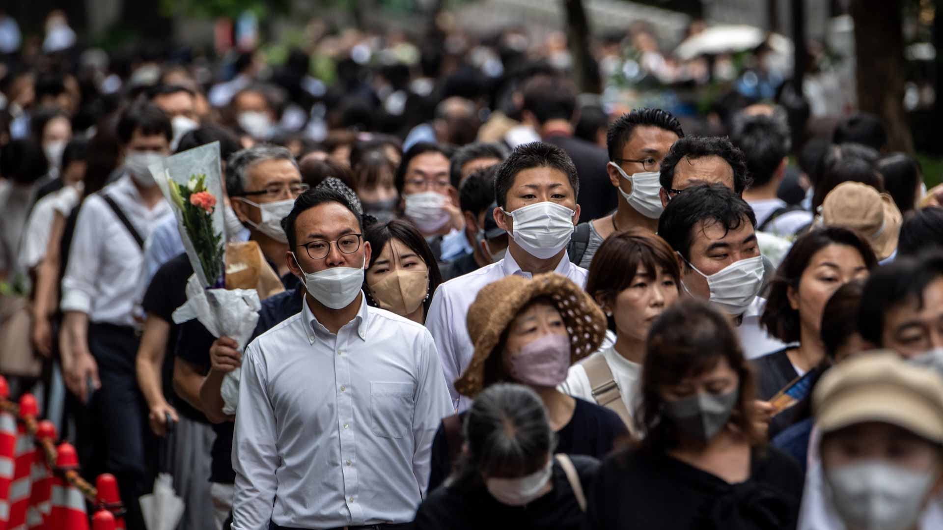 Image for the title: Japan warns of swiftly rising COVID cases 