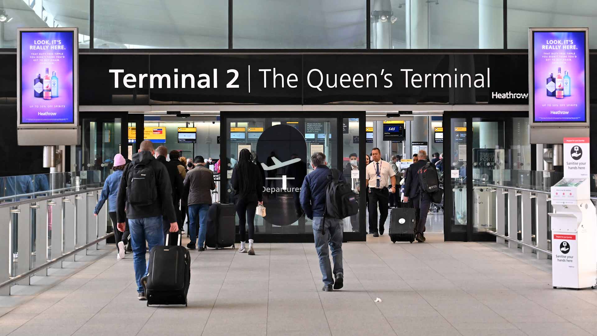 Image for the title: London Heathrow refuelling strike suspended 