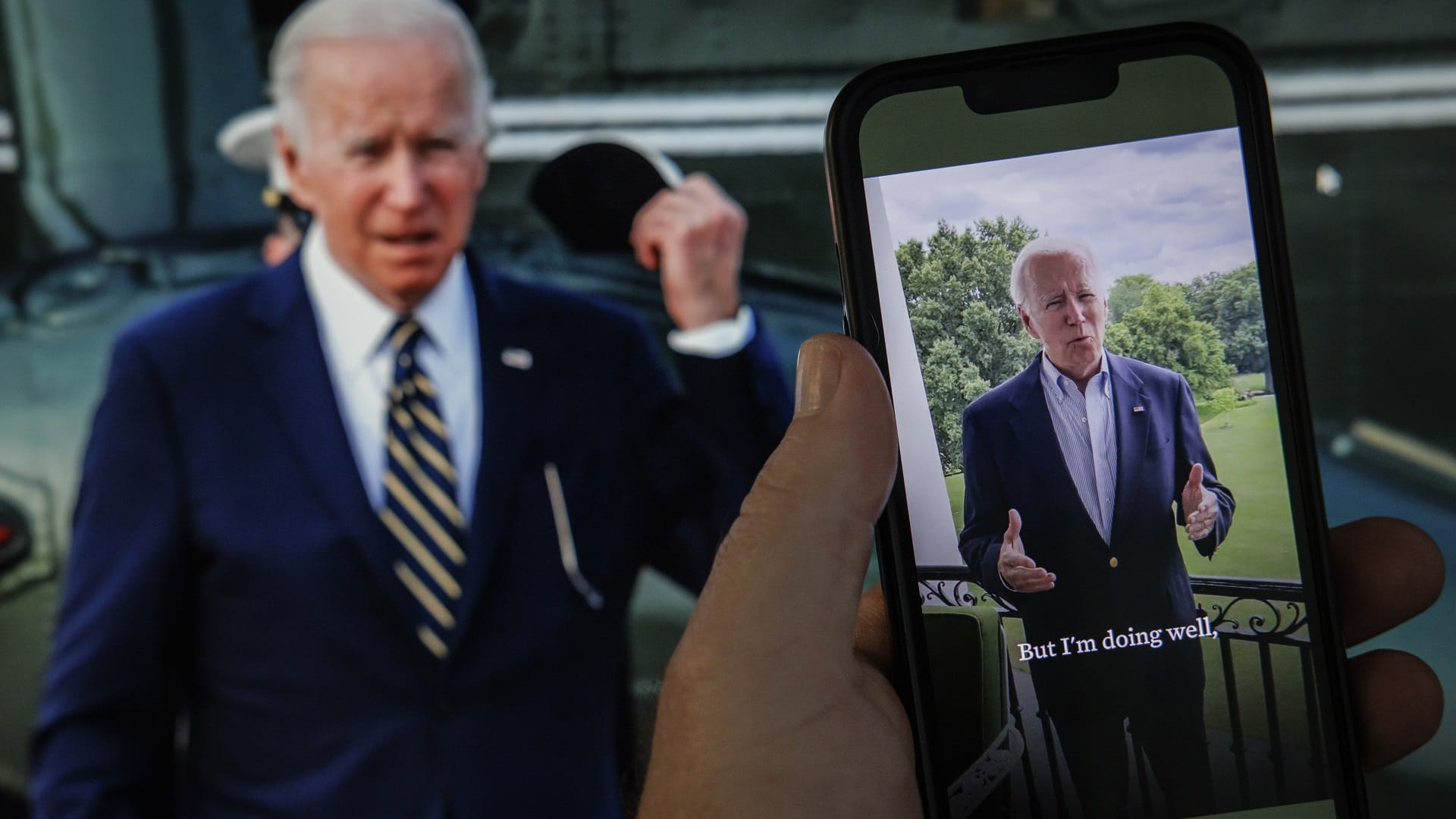 Image for the title: Biden tests positive for COVID, 'very mild symptoms': W.House 