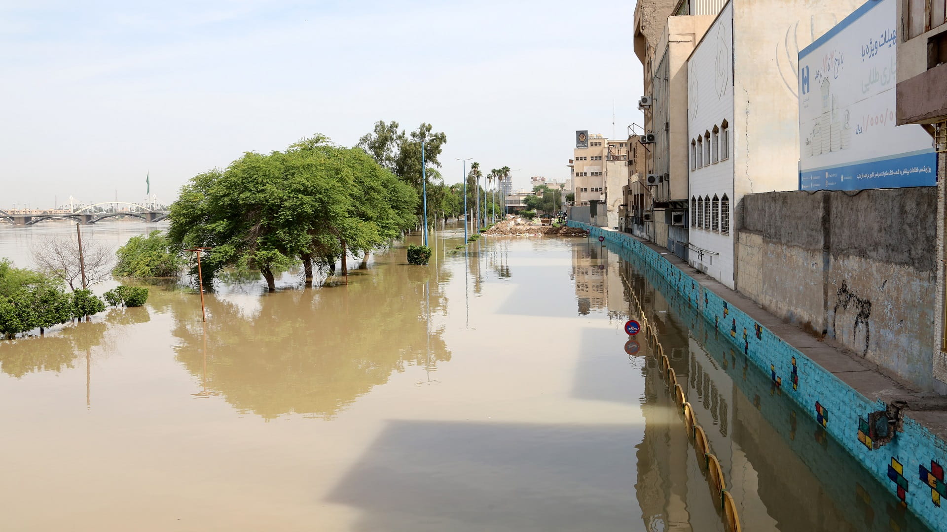 صورة بعنوان: الأمطار الغزيرة تتسبب بوفاة 22 في جنوب إيران 