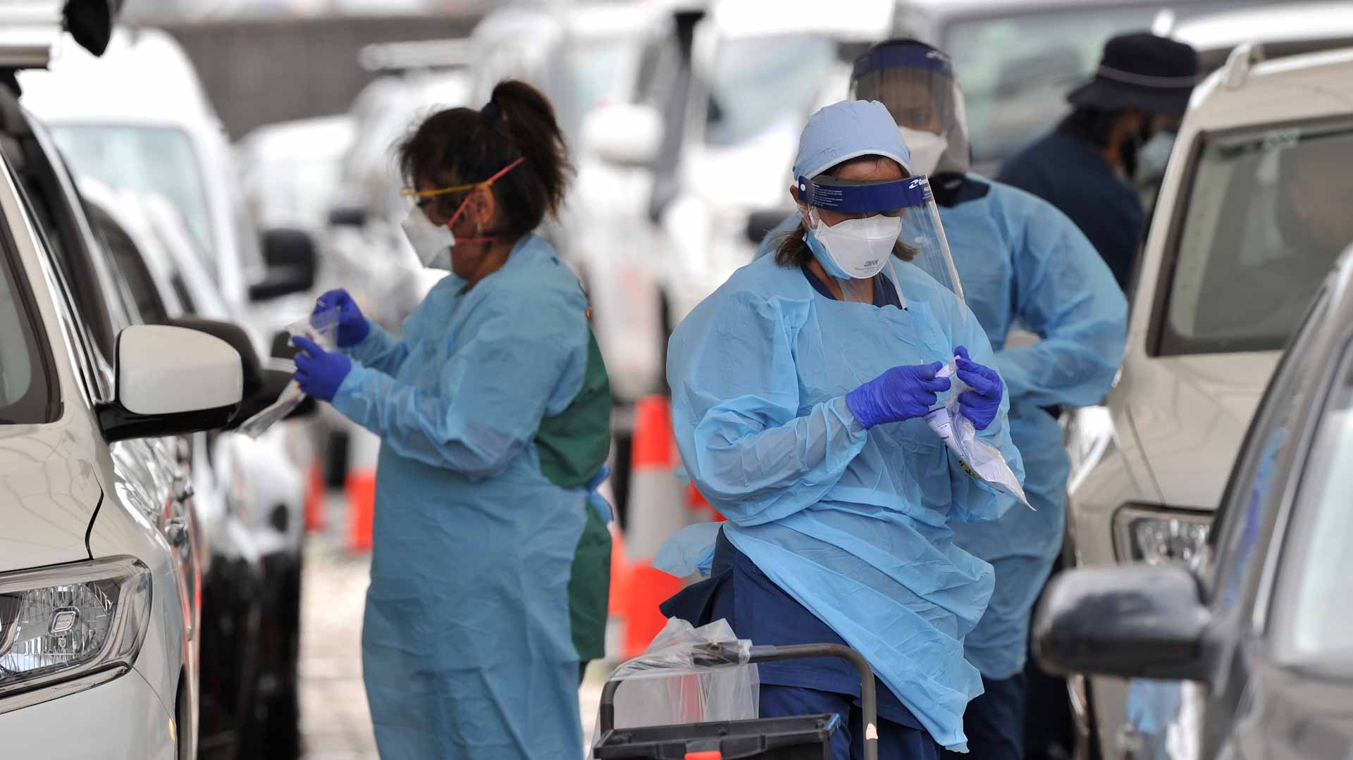 Image for the title: Record number of COVID-hit Australians in hospital 