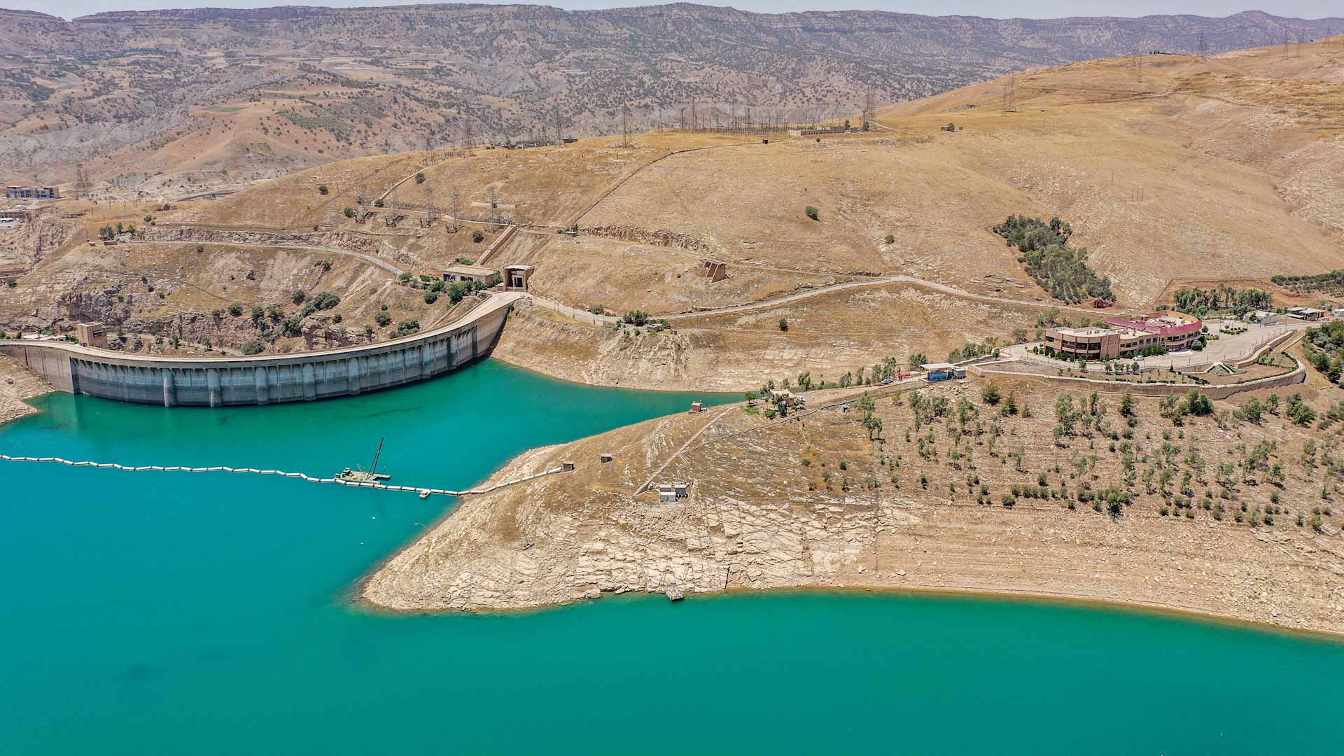 Image for the title: Iraqi Kurd farmers battle drought as Lake Dukan retreats 