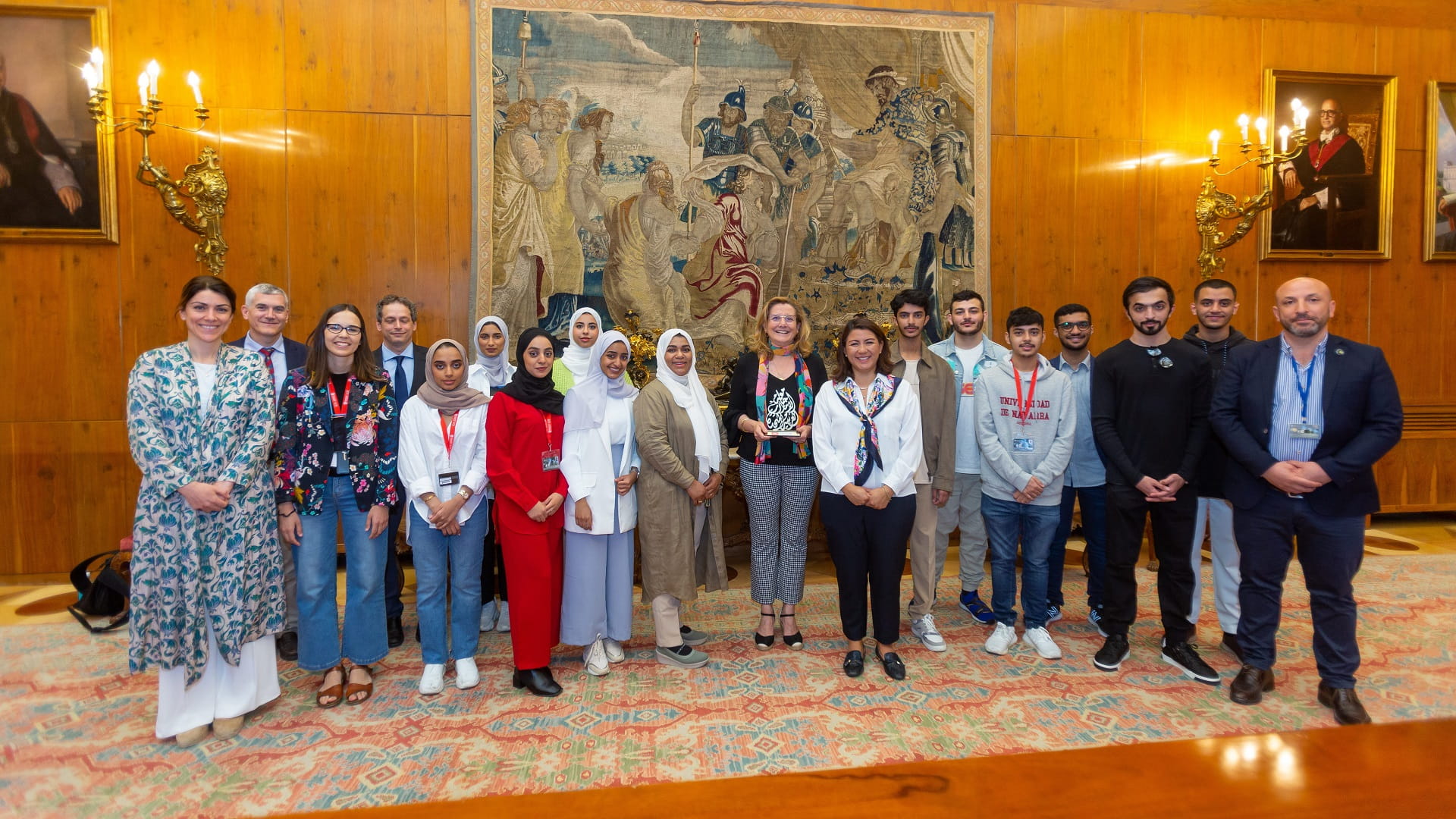 صورة بعنوان: وفد طلابي من جامعة الإمارات يزور جامعة نافارا الإسبانية 