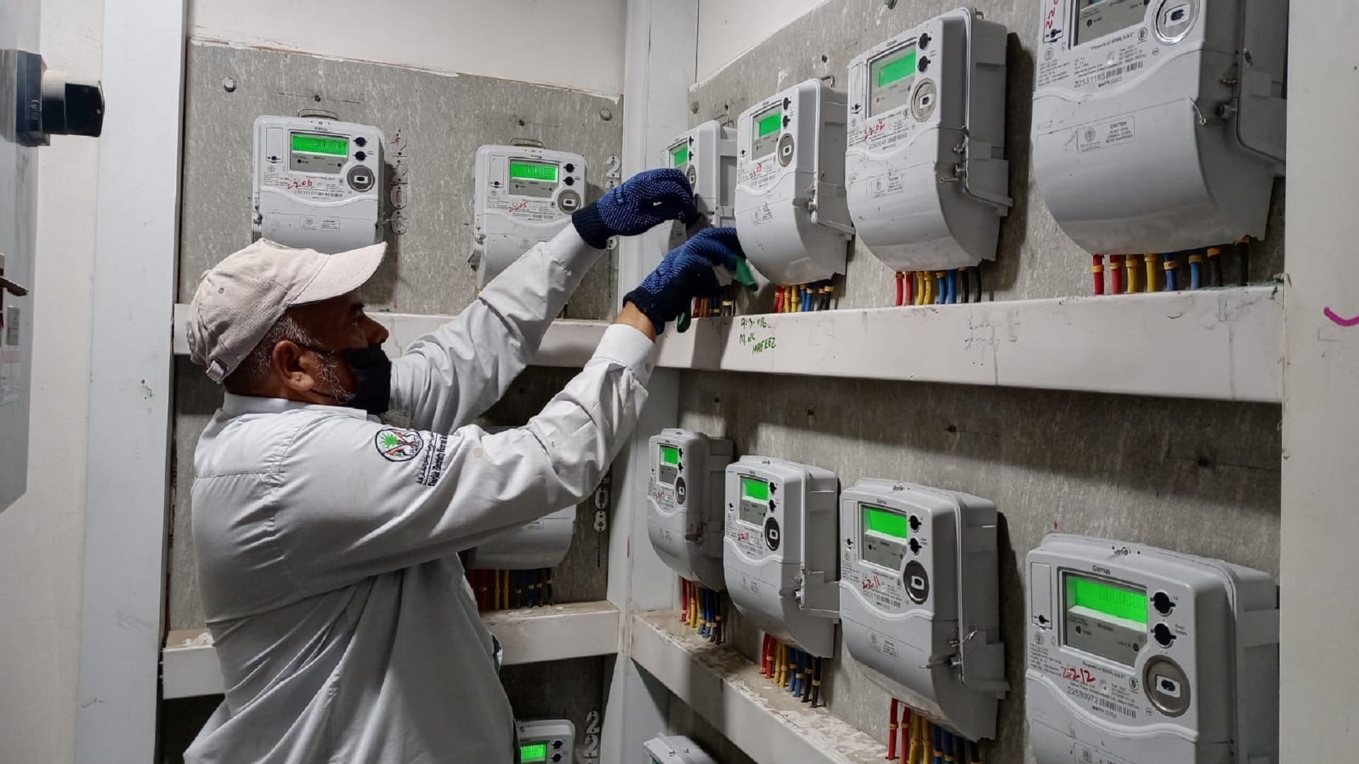 Image for the title: SEWA installs 6,944 new smart metres in H1 of 2022 