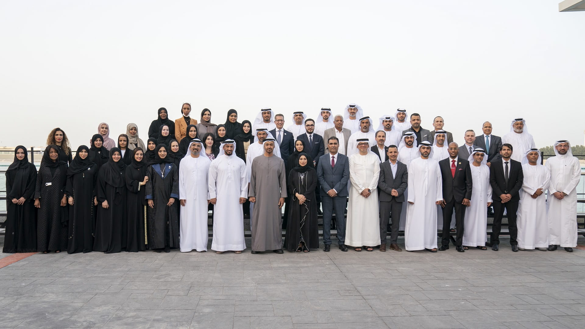 Image for the title: UAE President receives DoH delegation 