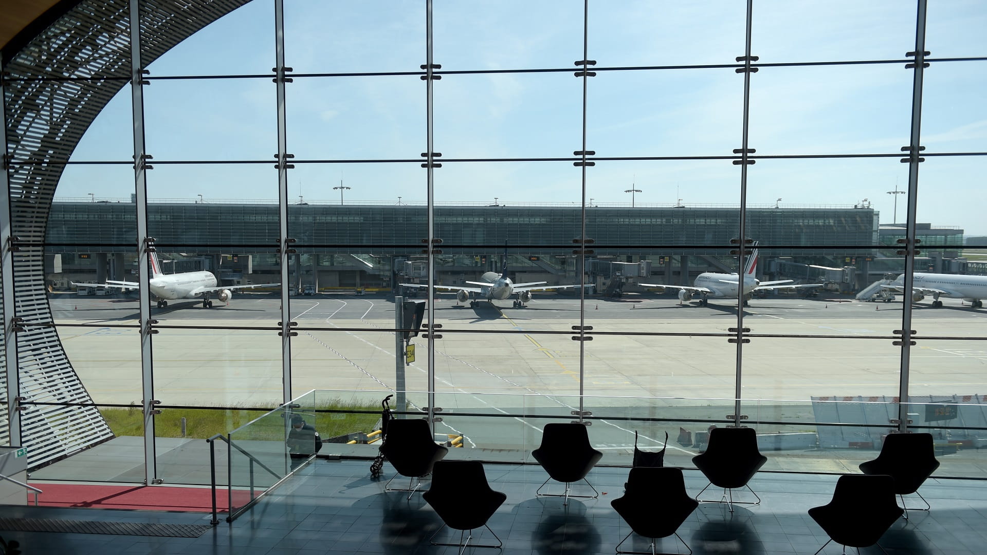 Image for the title: “Charles de Gaulle” cancels quarter of flights due to strike 