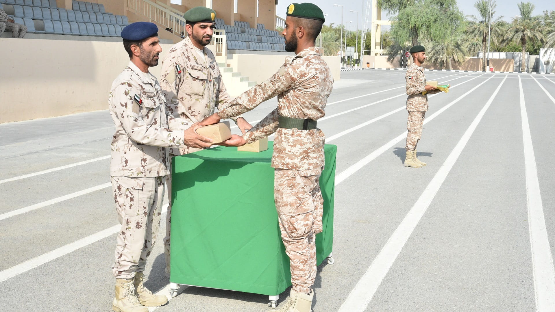 صورة بعنوان: وزارة الدفاع تحتفي بتخريج دورتين للخدمة الوطنية 