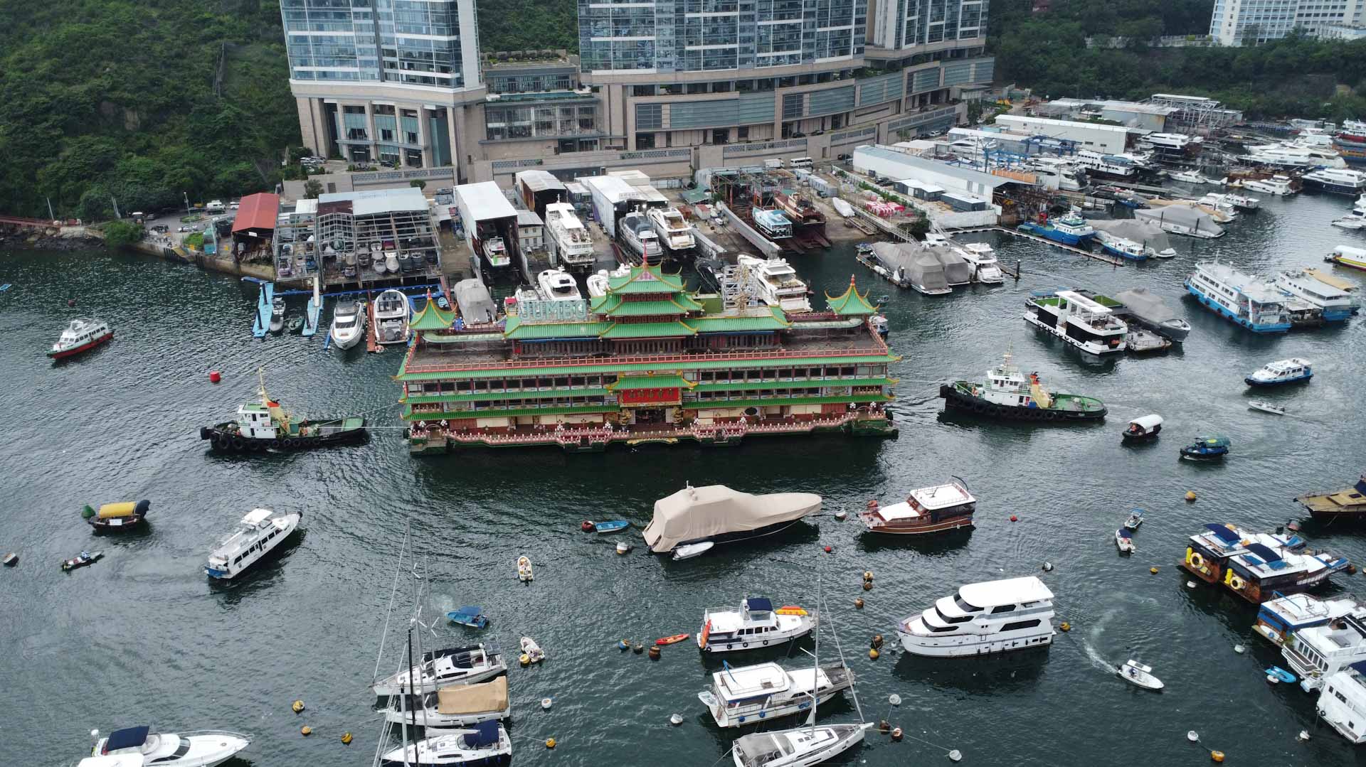 Image for the title: Famed Hong Kong floating restaurant towed away after 50 years 