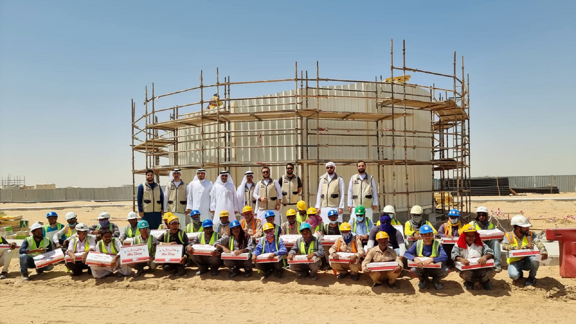 صورة بعنوان: مجلس الرحمانية والهلال الأحمر ينفذان مبادرة "سقيا الماء" للعمال 