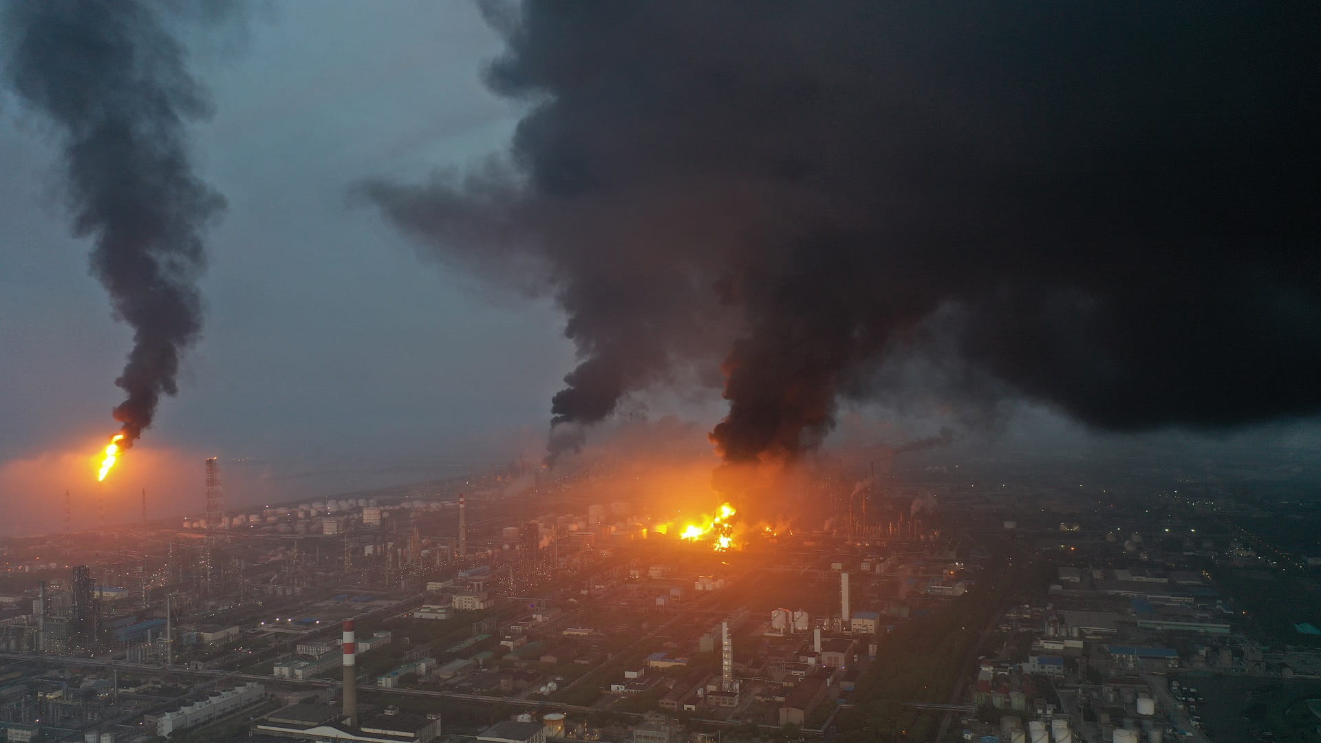 Image for the title: One dead in Shanghai chemical plant explosion 