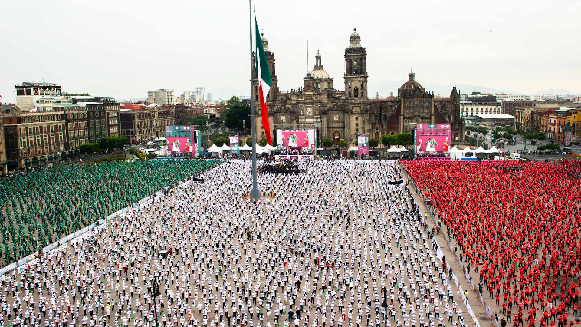 Image for the title: Mexico City punches its way to a new Guinness record 