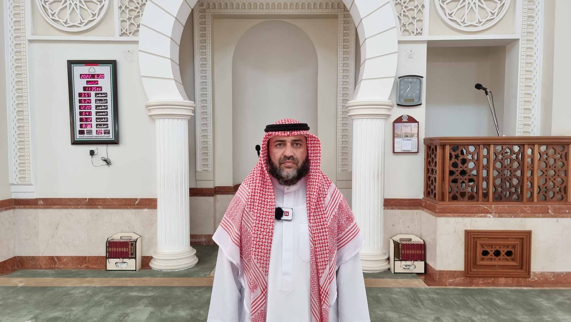 Image for the title: Al Zarouni: “Islamic Affairs” educates pilgrims on Hajj and Umrah 
