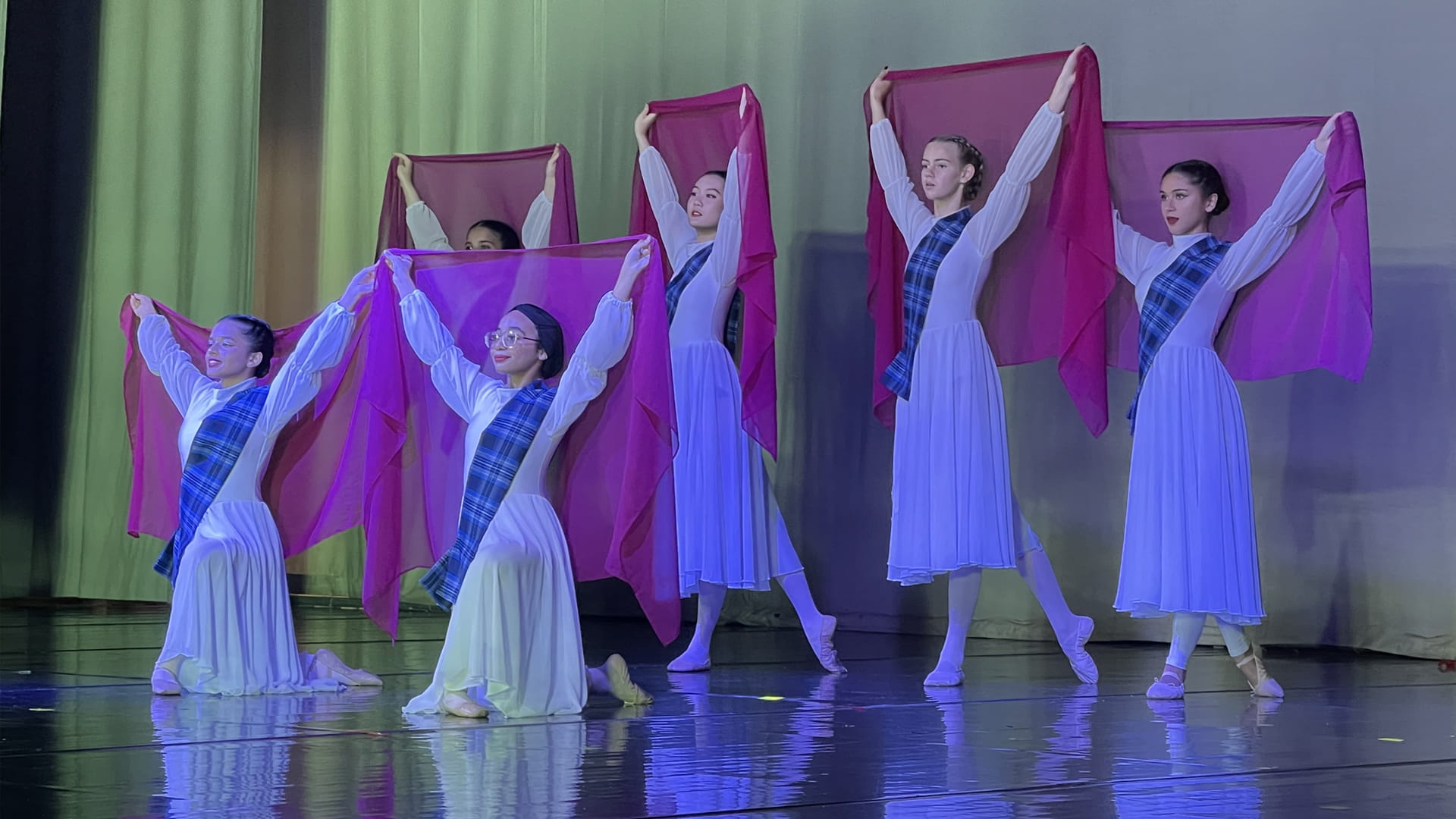 Image for the title: Sharjah's girls dazzle in ballet during annual show 