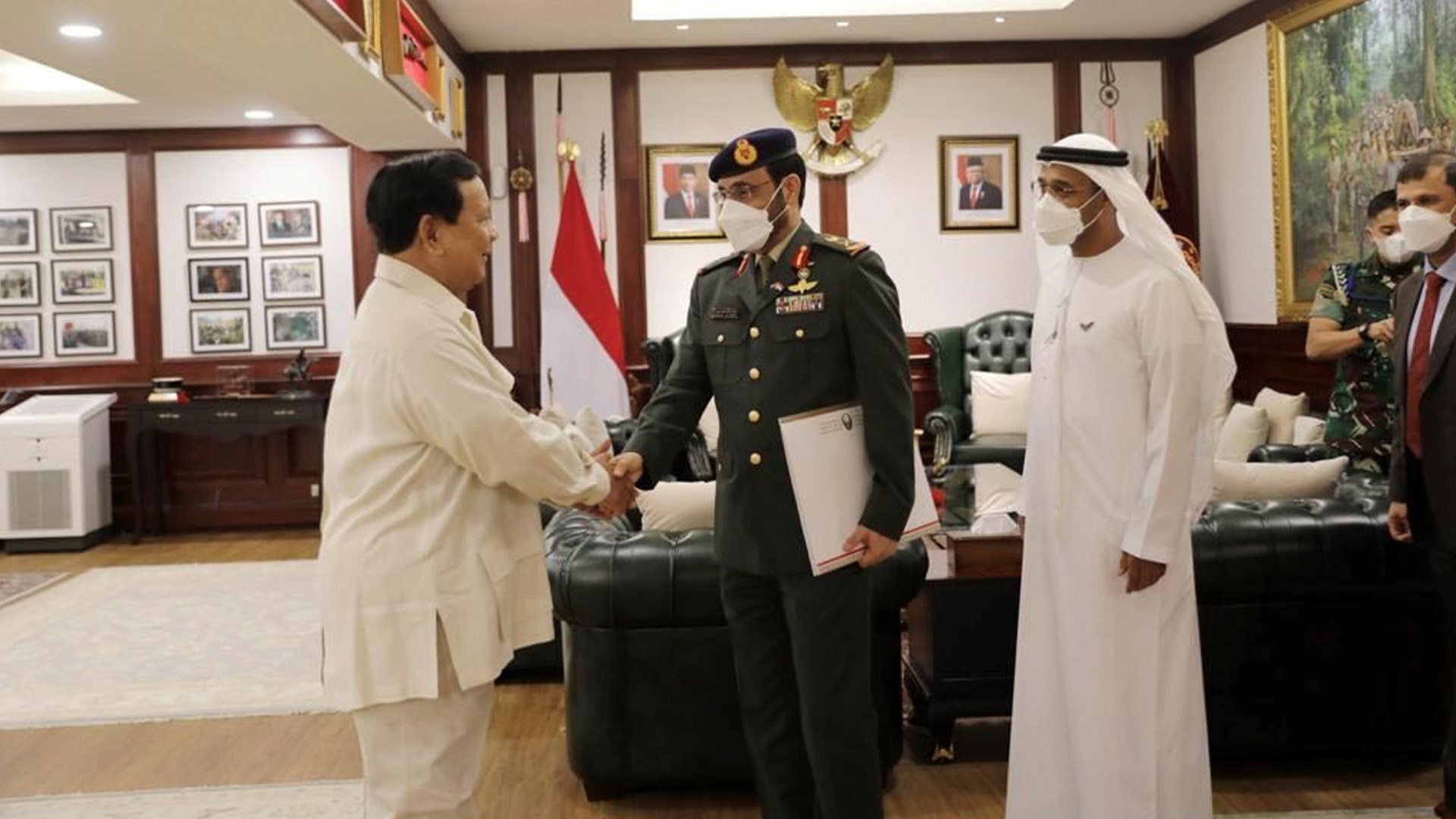 Image for the title: MoD delegation meets Indonesian Minister of Defence 