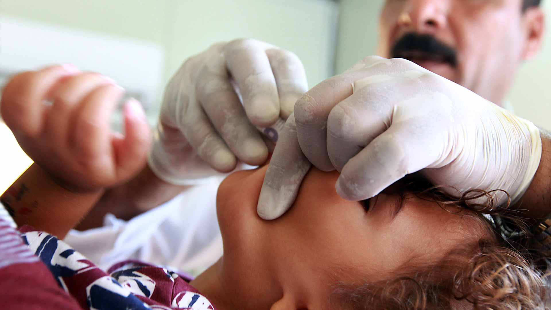 Image for the title: Iraq announces first cholera death since new outbreak 