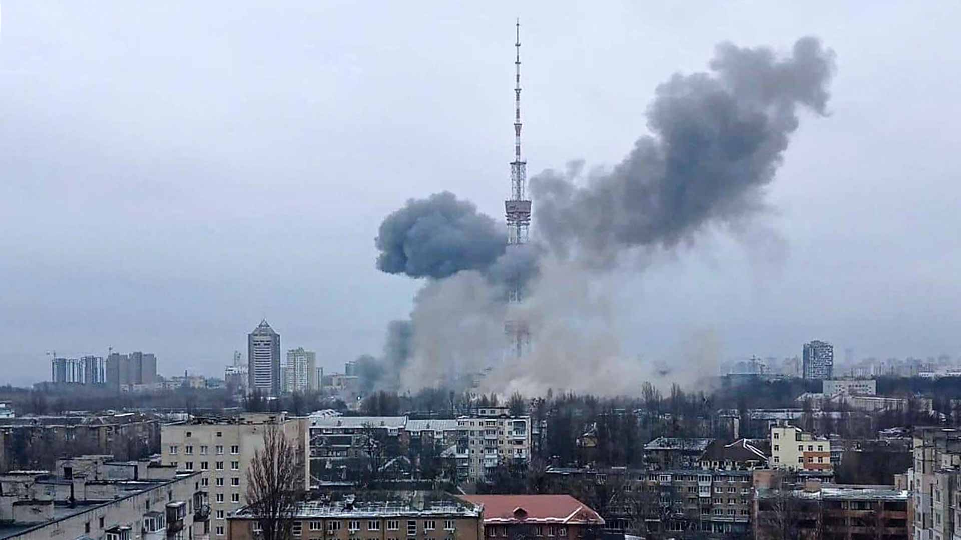 Image for the title: Russian airborne troops land in Ukraine's second city Kharkiv 
