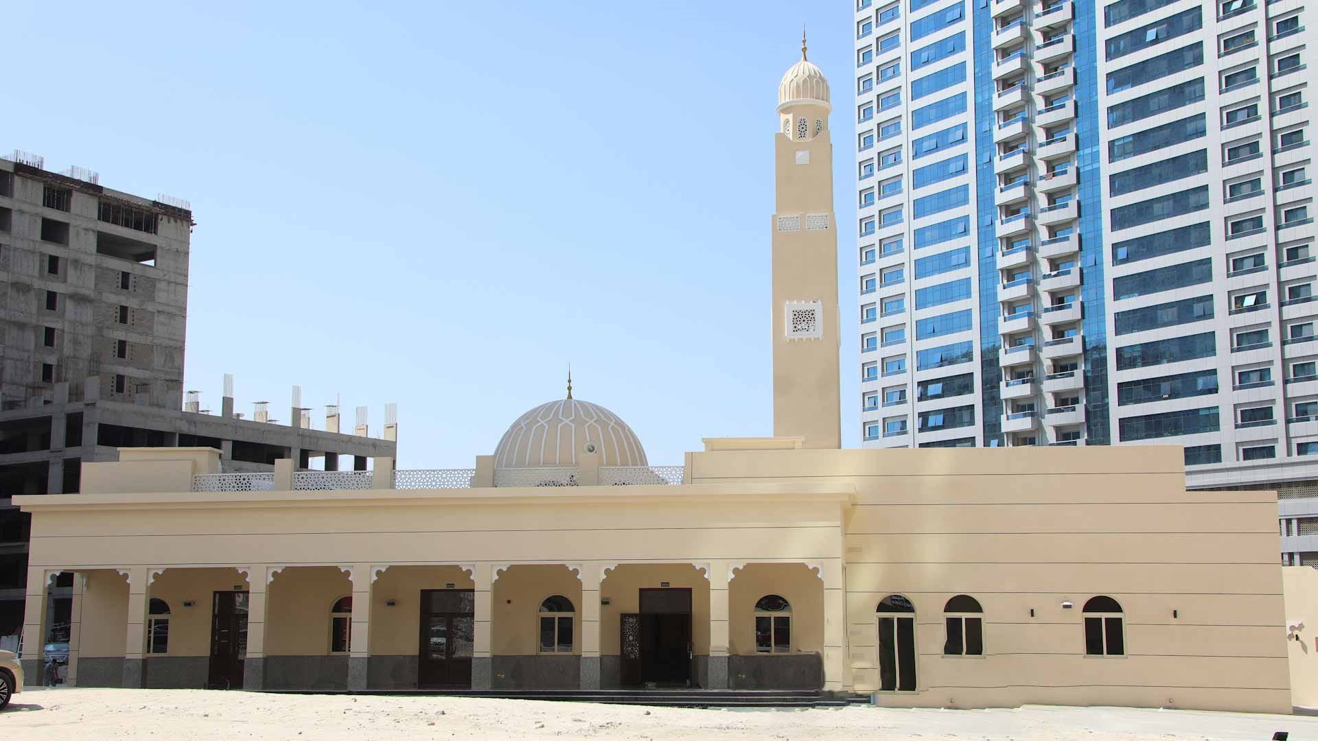 صورة بعنوان: "إسلامية الشارقة" تفتتح مسجد العابدين بالخان 