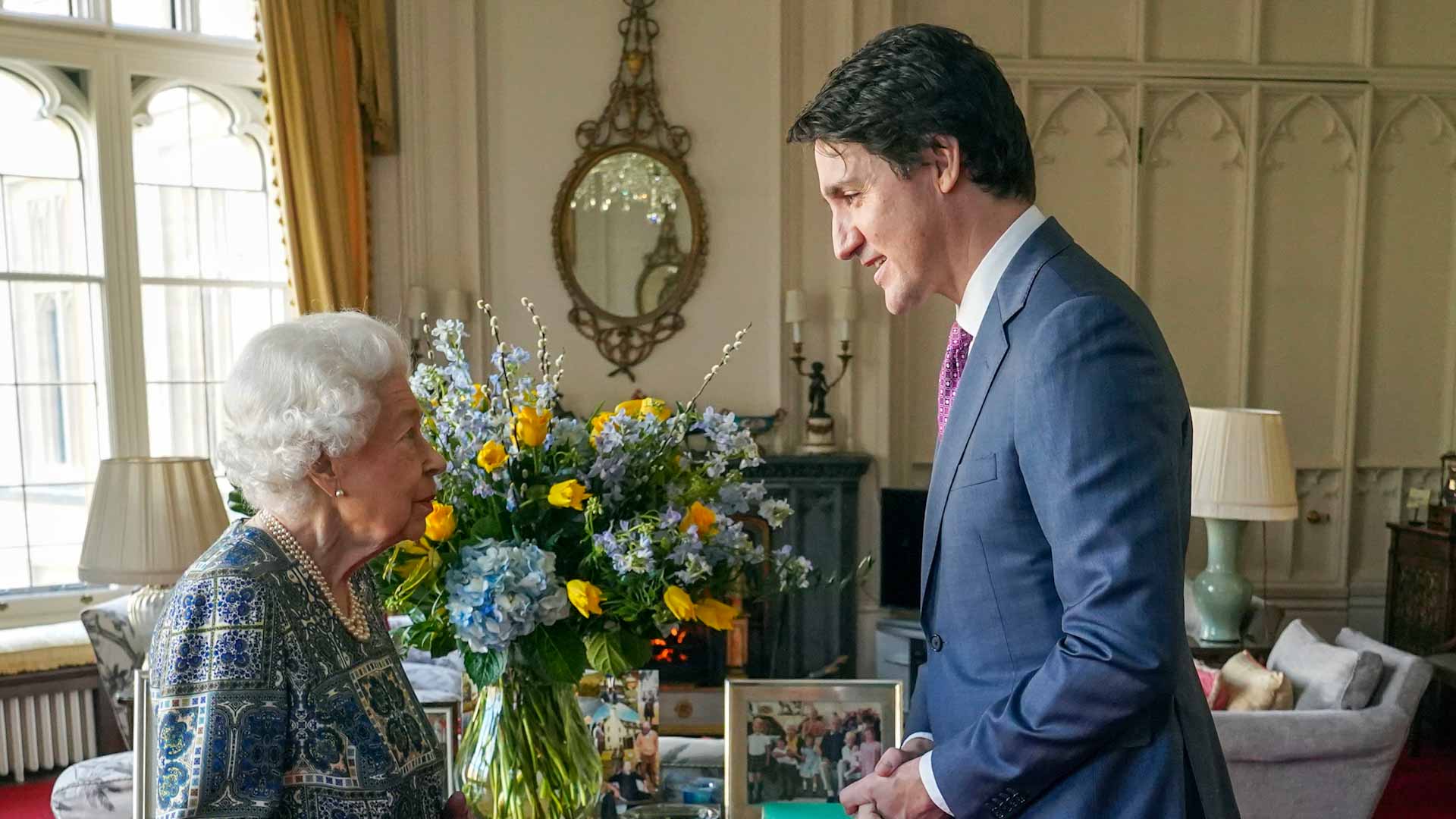 Image for the title: Queen Elizabeth II greets Trudeau in person after Covid scare 