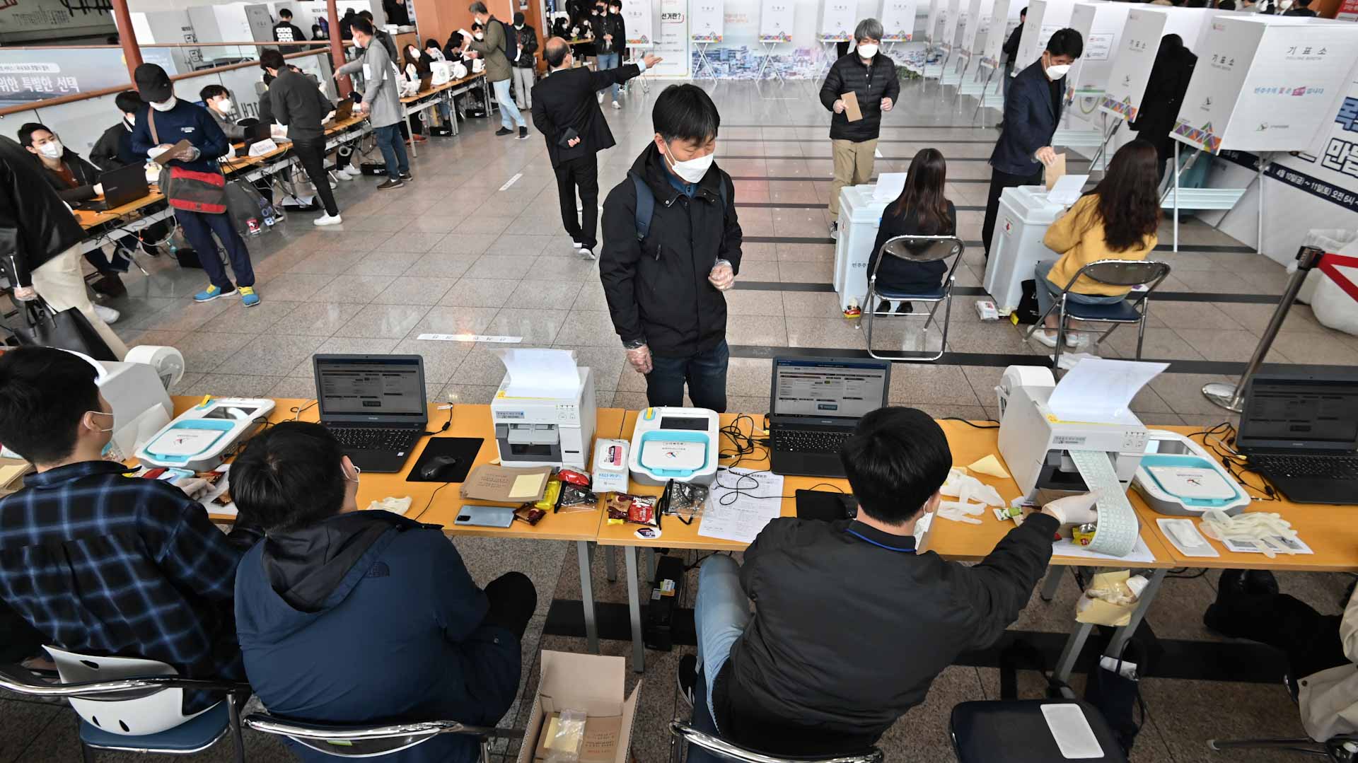 Image for the title: S. Korea chooses new president with inequality key concern 