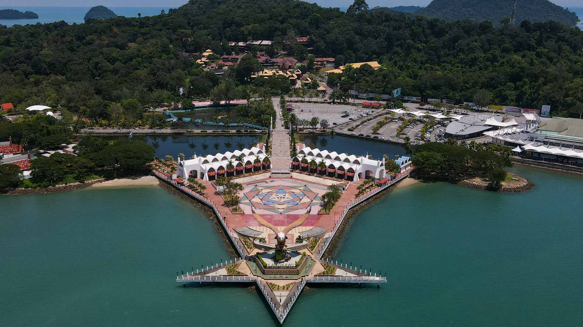 Image for the title: Malaysia to re-open for tourists after two-year Covid closure 