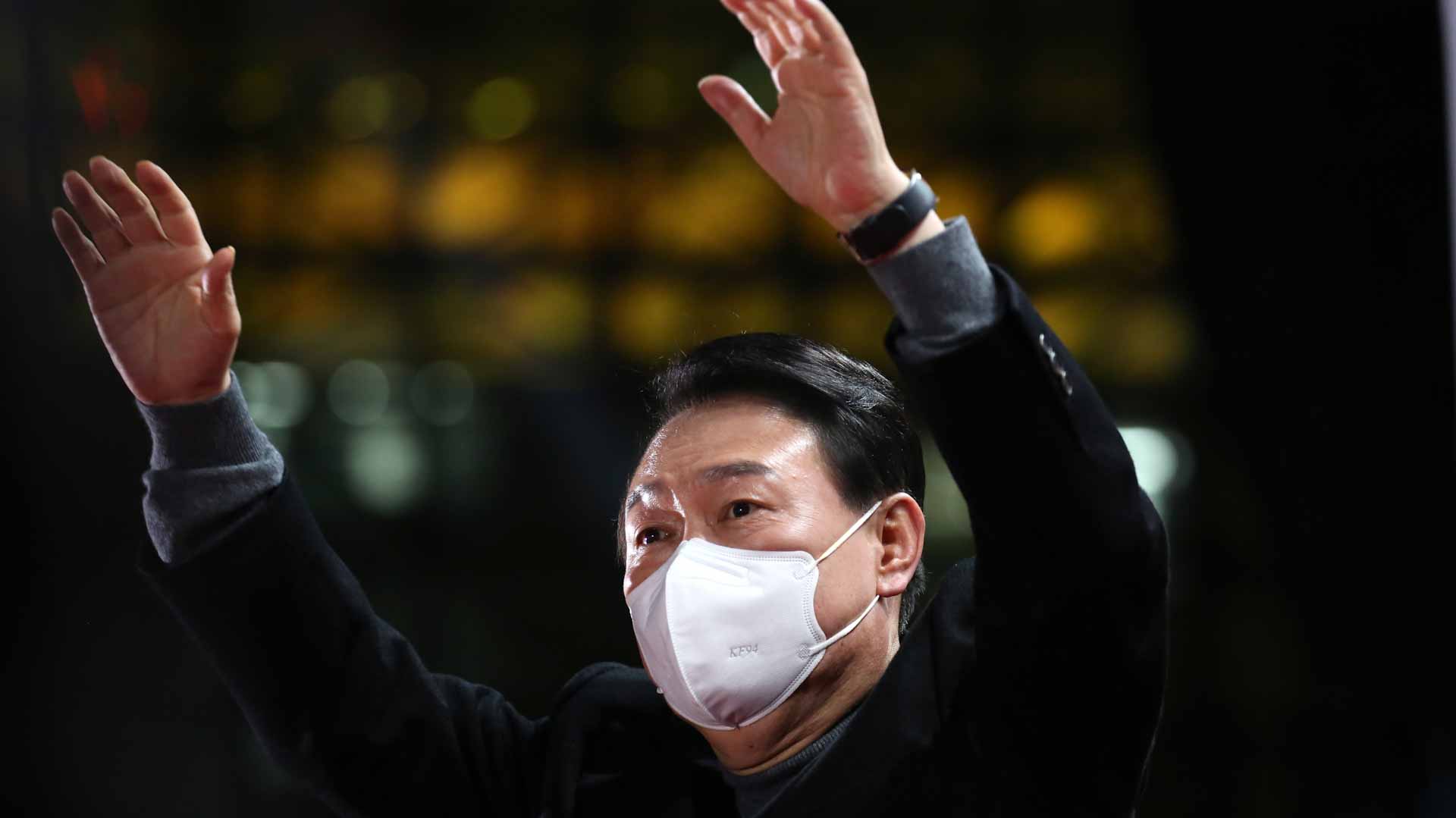 Image for the title: SKorean conservative opposition candidate Yoon elected president 