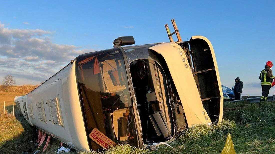 صورة بعنوان: انقلاب حافلة في إيطاليا يفاقم أزمة أوكرانيا 