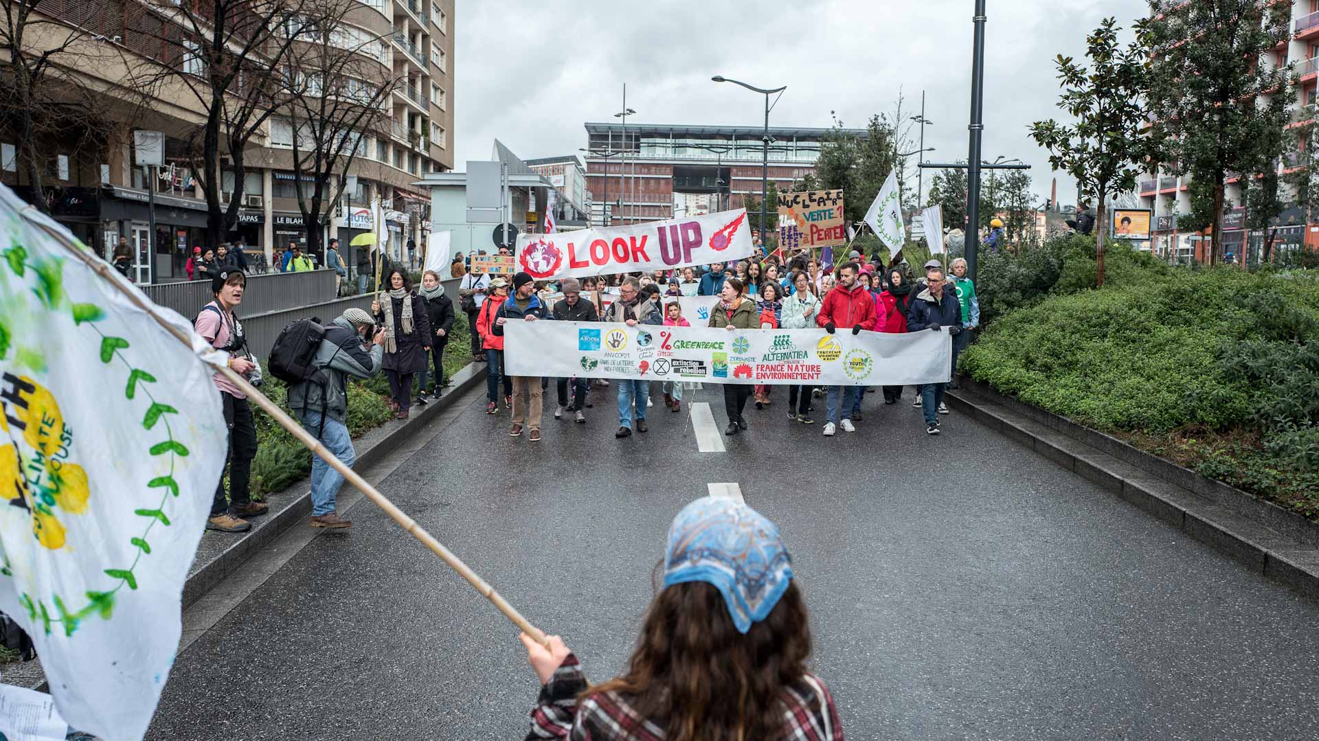 Image for the title: Tens of thousands march for the climate in France 