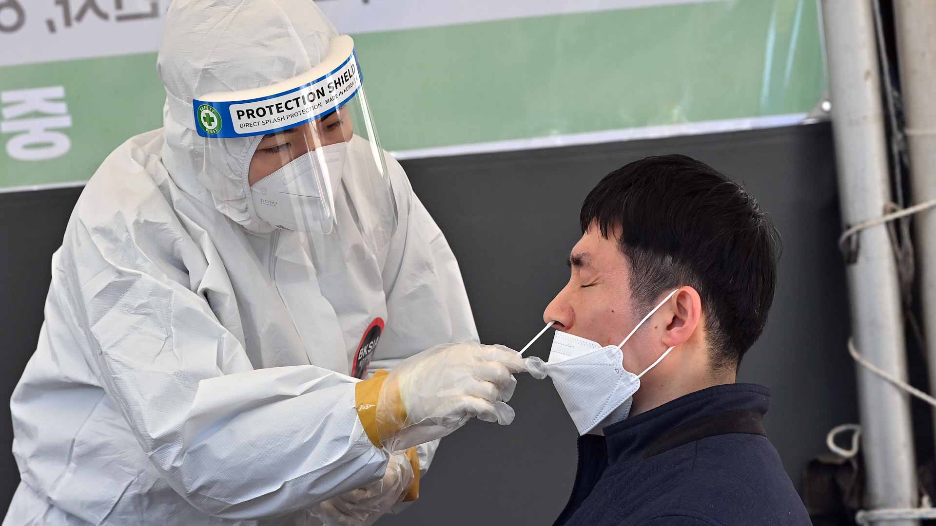 Image for the title: South Korea hits record 400,000 plus cases amid Omicron wave 