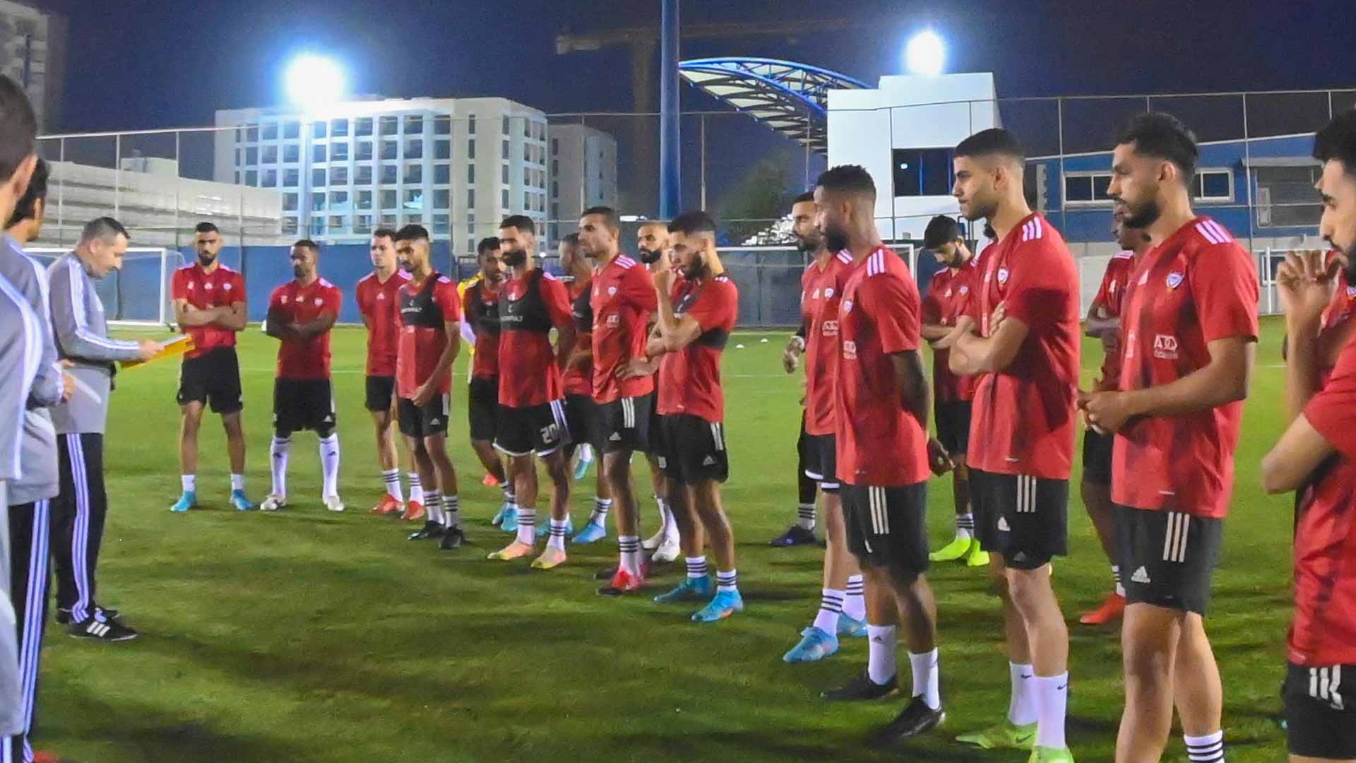 صورة بعنوان: "الأبيض" يُواصل تدريباته استعداداً لمواجهة العراق  