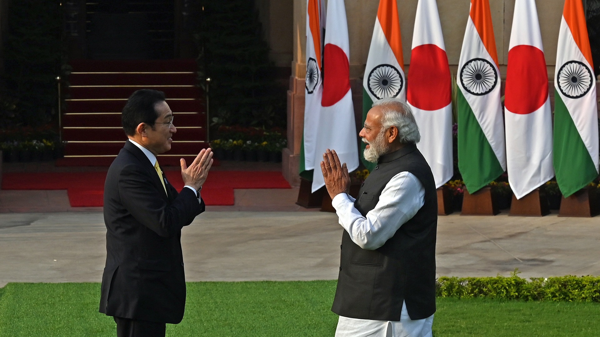 Image for the title: Japan PM visits India for 'candid' talks on Ukraine 