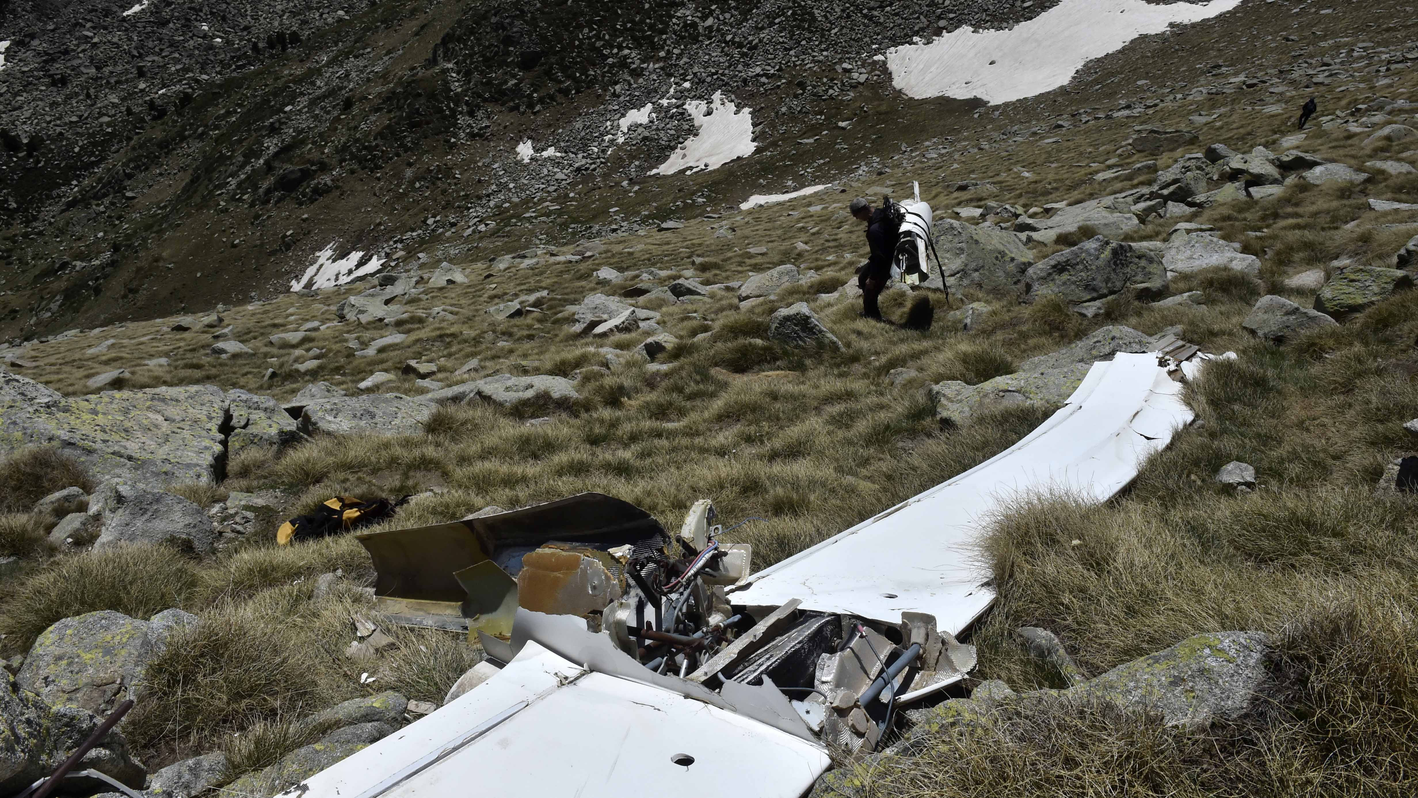 Image for the title: Plane carrying 133 crashes in China, casualties unknown 