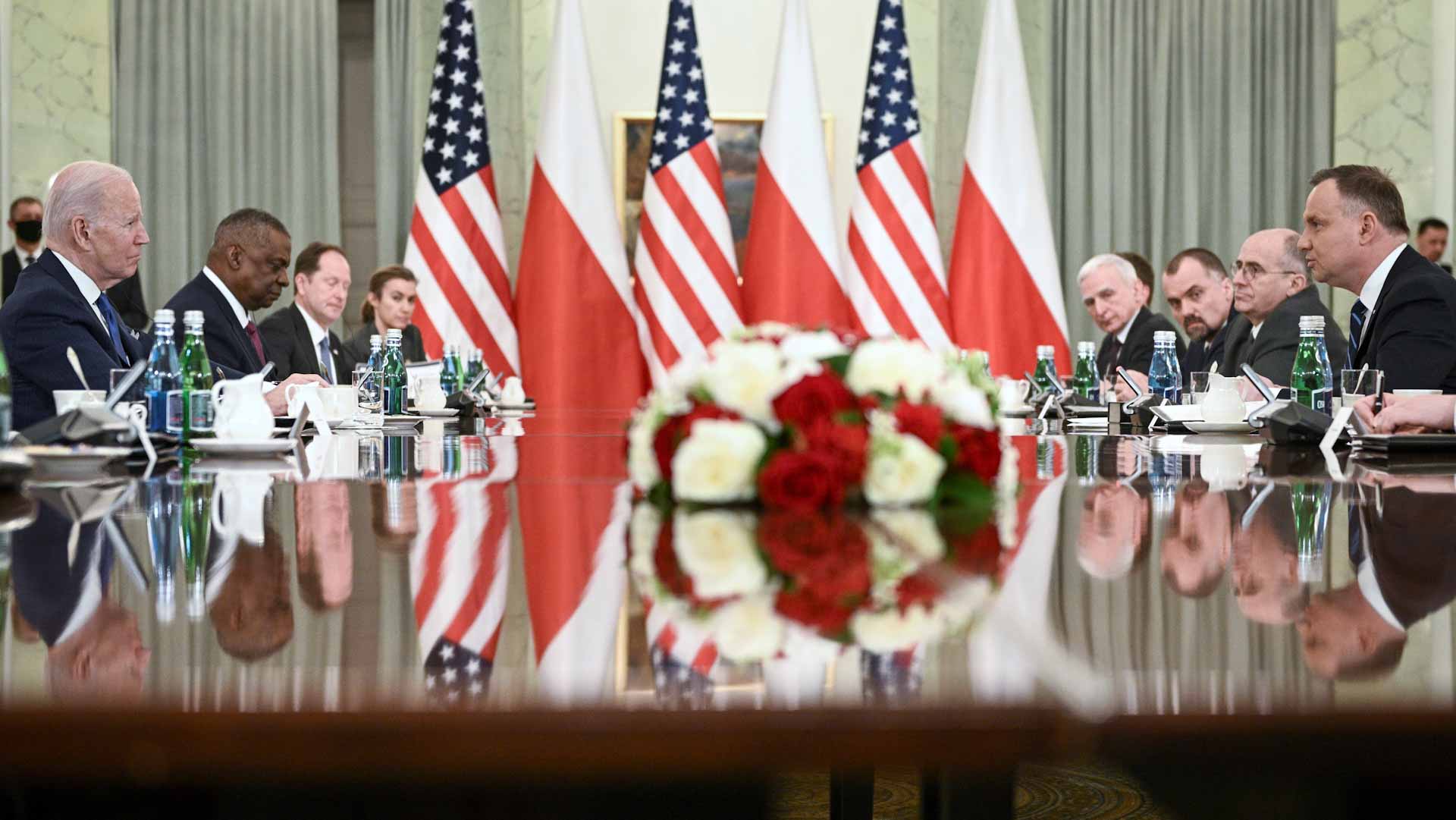 Image for the title: Biden meets top Ukrainian ministers in Warsaw 