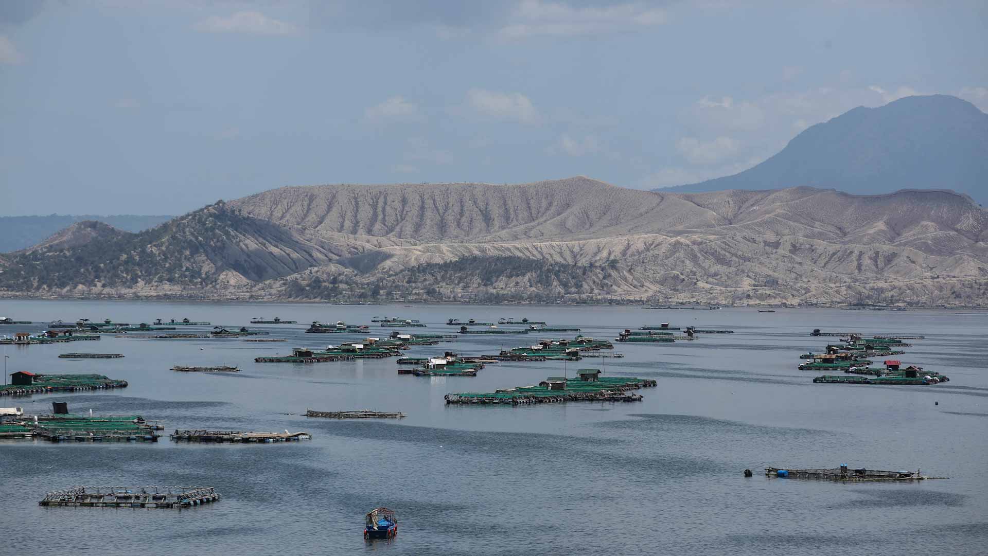 Image for the title: Thousands flee after Philippine volcano erupts 